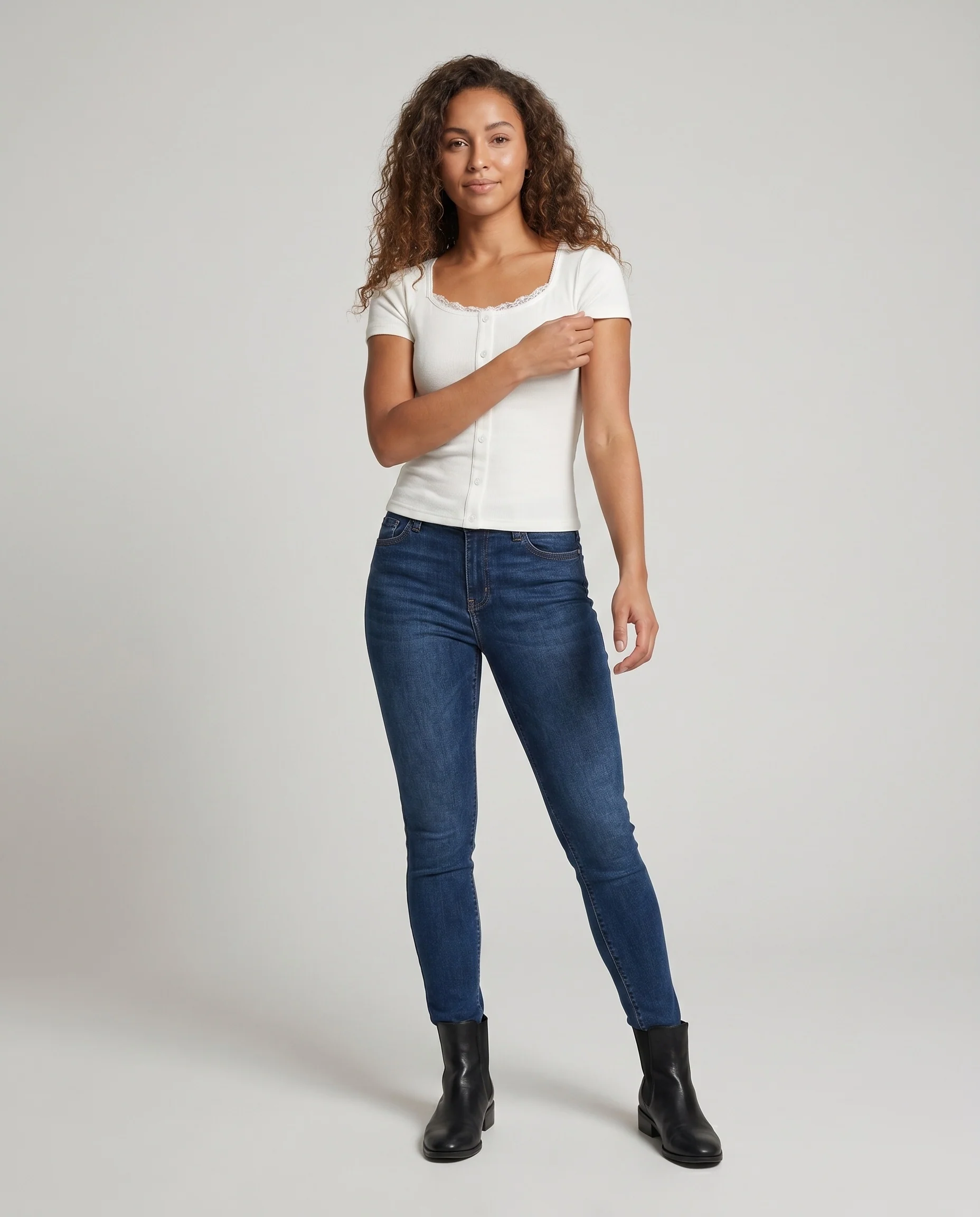Damen nan taillierter Kurzcardigan mit Knopfleiste, feinem Rippstrick und Spitzenbesatz