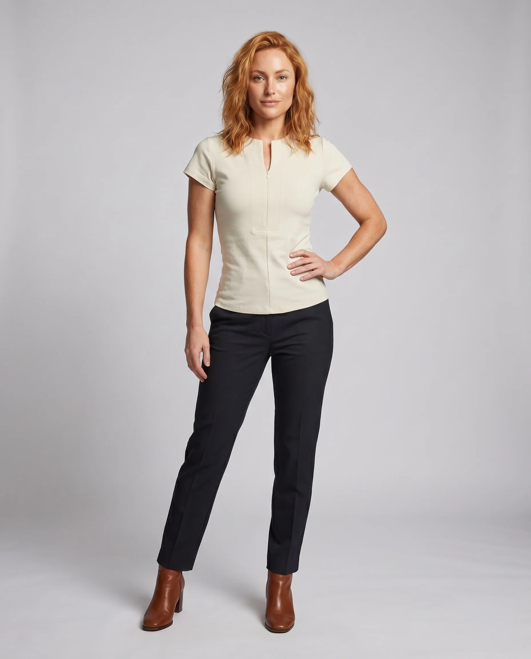 Damen nan tailliertes Kurzarmshirt mit verdecktem Frontreißverschluss und minimalistischem Stehkragen