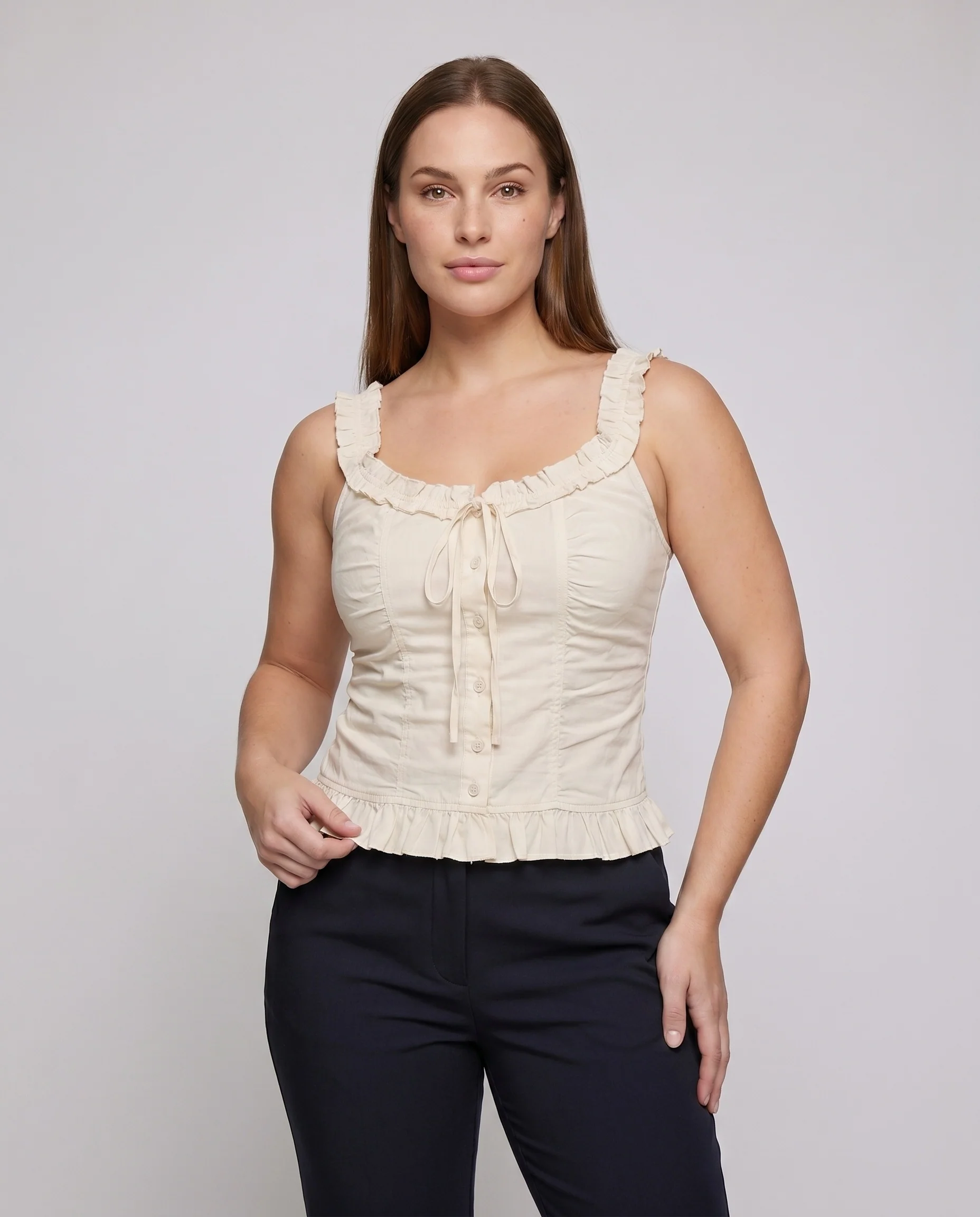 Damen nan tailliertes Leinenmix-Cami mit Rüschenkragen, Zierknopfleiste und Volantbund - Image 2