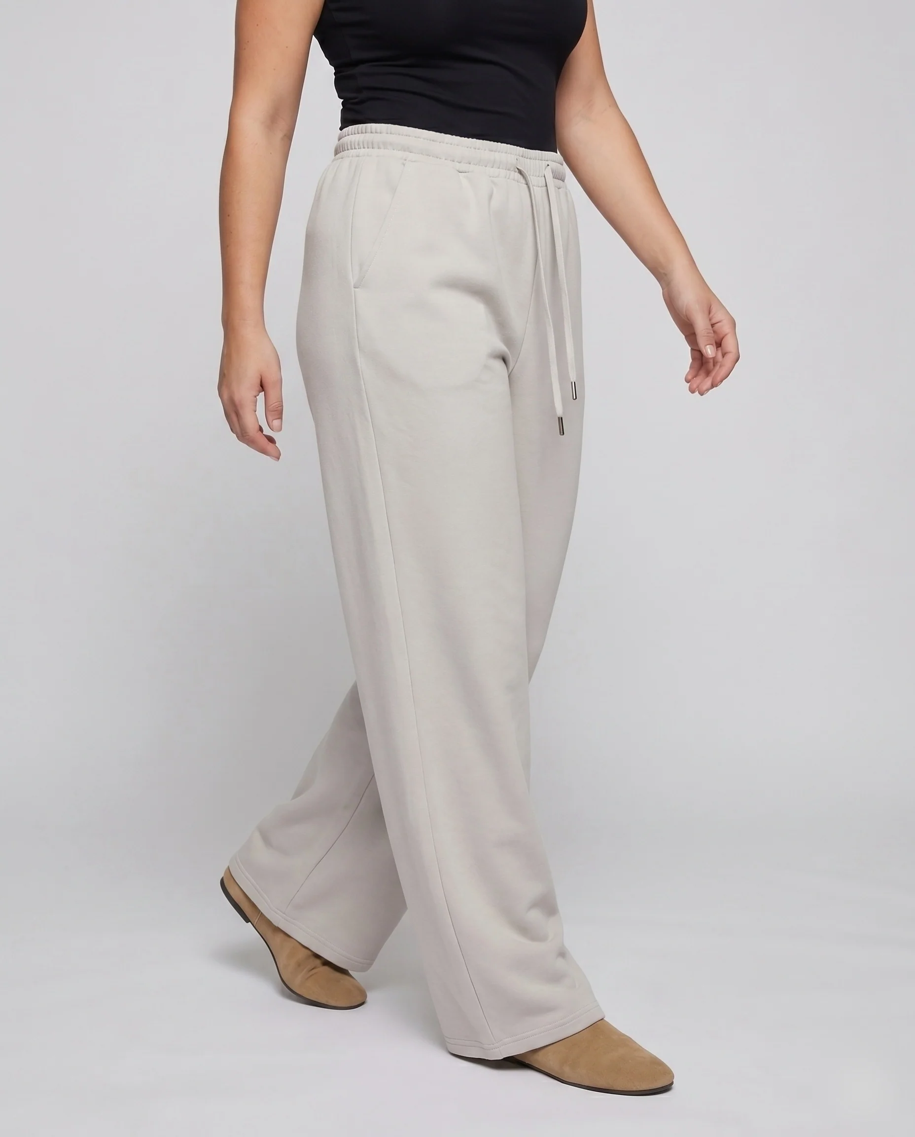 Damen nan weite Lounge-Jogpants aus weicher Sweatqualität mit hohem Bund, Tunnelzug und Seitentaschen - Image 2