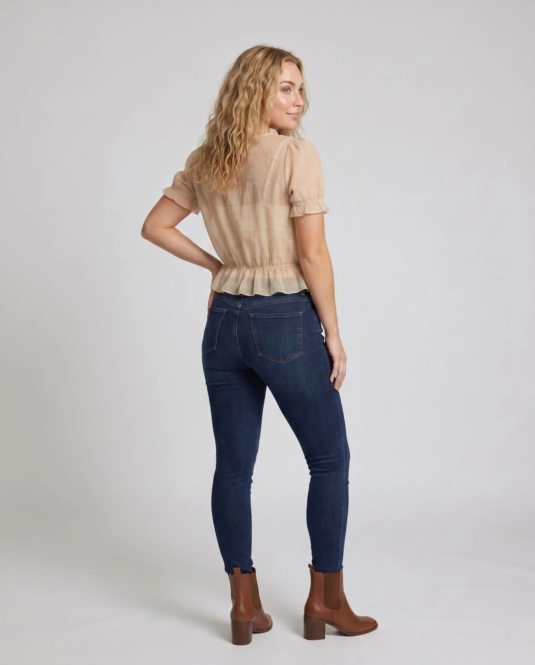 Damen nan zartes Chiffon-Blusentop mit V-Ausschnitt, Rüschenbesatz und stufiger Taillenraffung - Image 4
