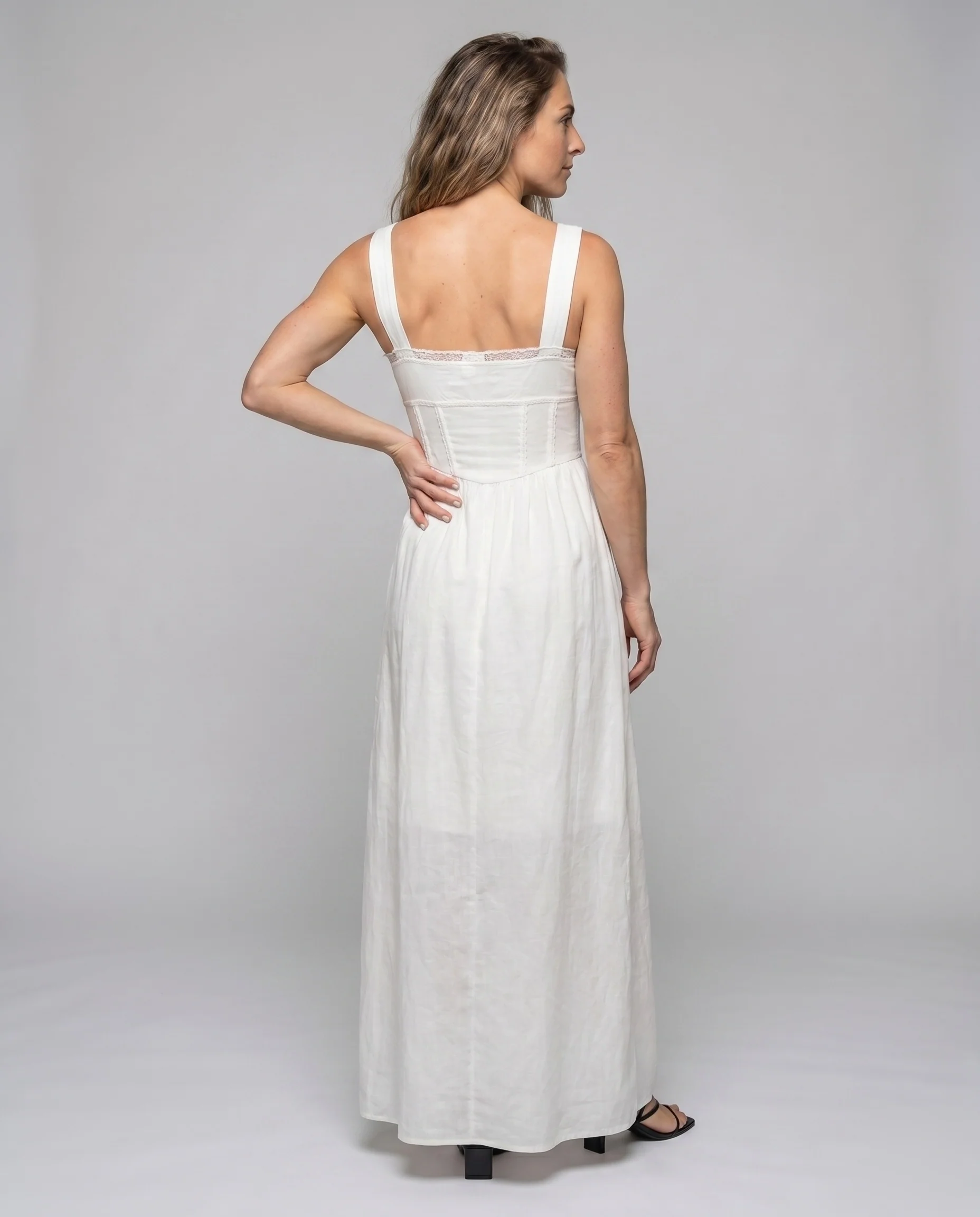 Damen nan zartes Corsage-Maxikleid mit Schnürungsdetail, eingearbeiteter Spitzenbahn und seitlichem Schlitz - Image 4