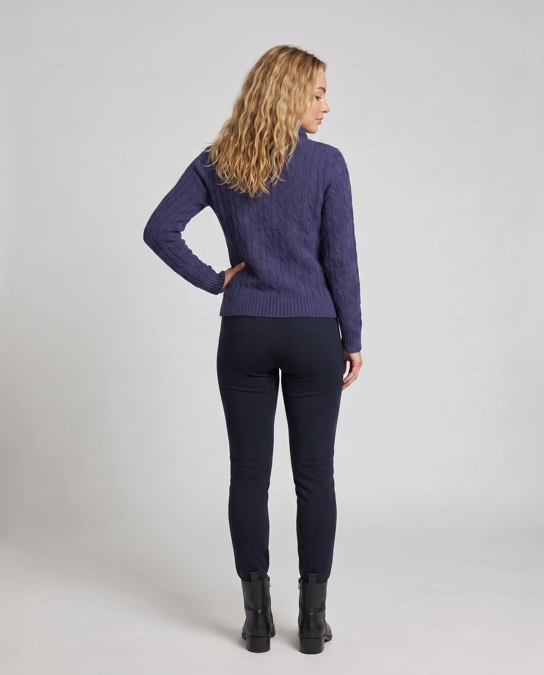 Damen nan Zopfstrick-Pullover mit integriertem Schlauchschal und tailliertem Rippbund - Image 4