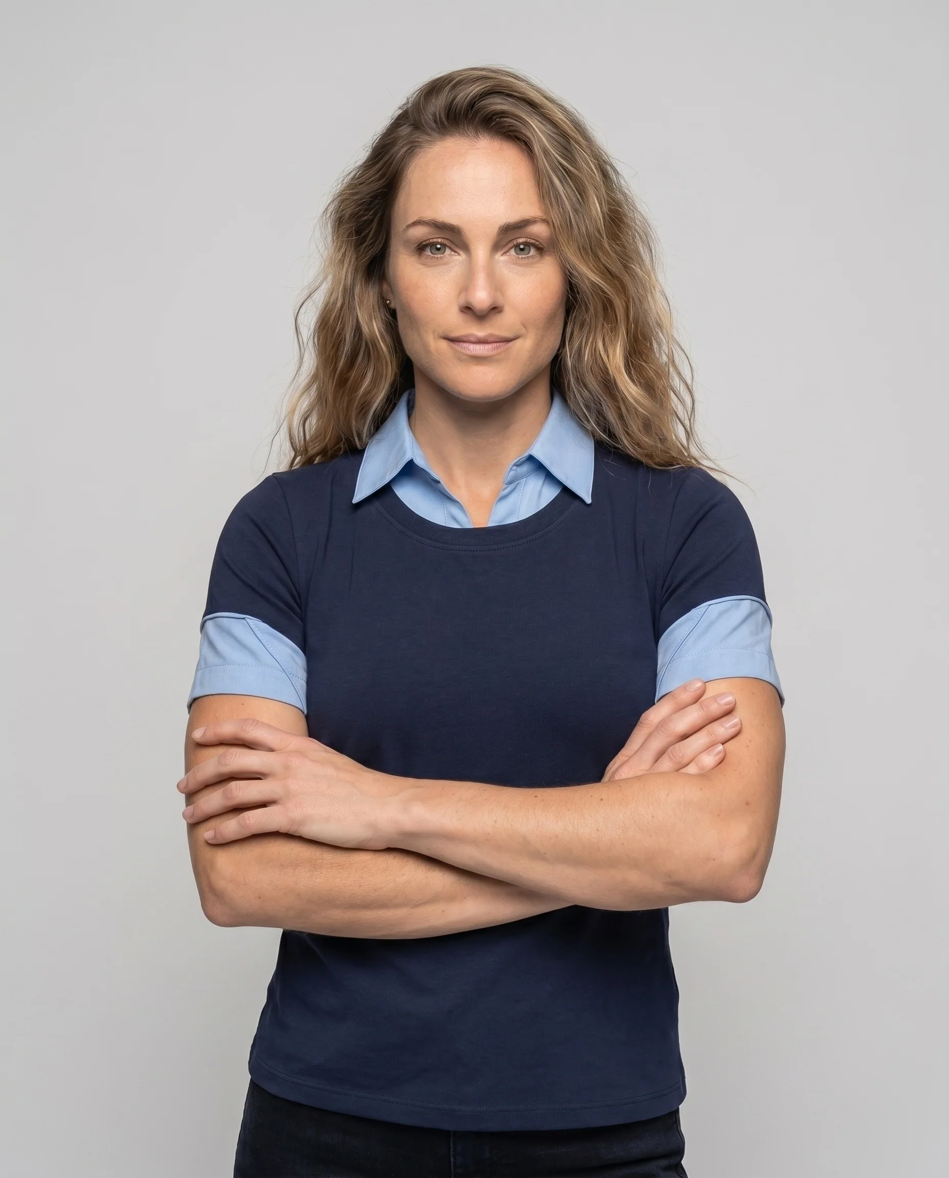 Damen nan zweilagiges Shirt mit eingenähtem Hemdkragen und kurzärmeligem Pullovereffekt - Image 2