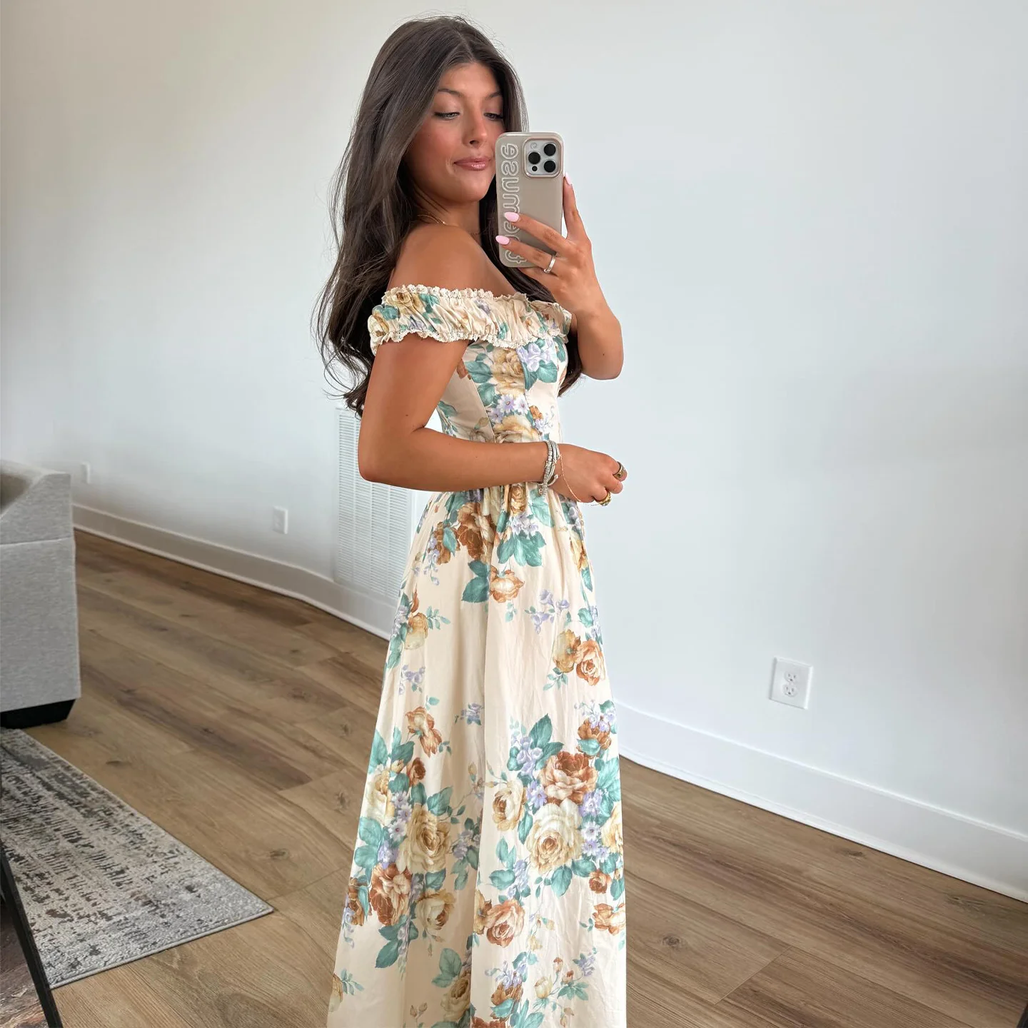 Damen Off-Shoulder Maxikleid mit floralen Akzenten und gerafftem Oberteil R&B - Image 3