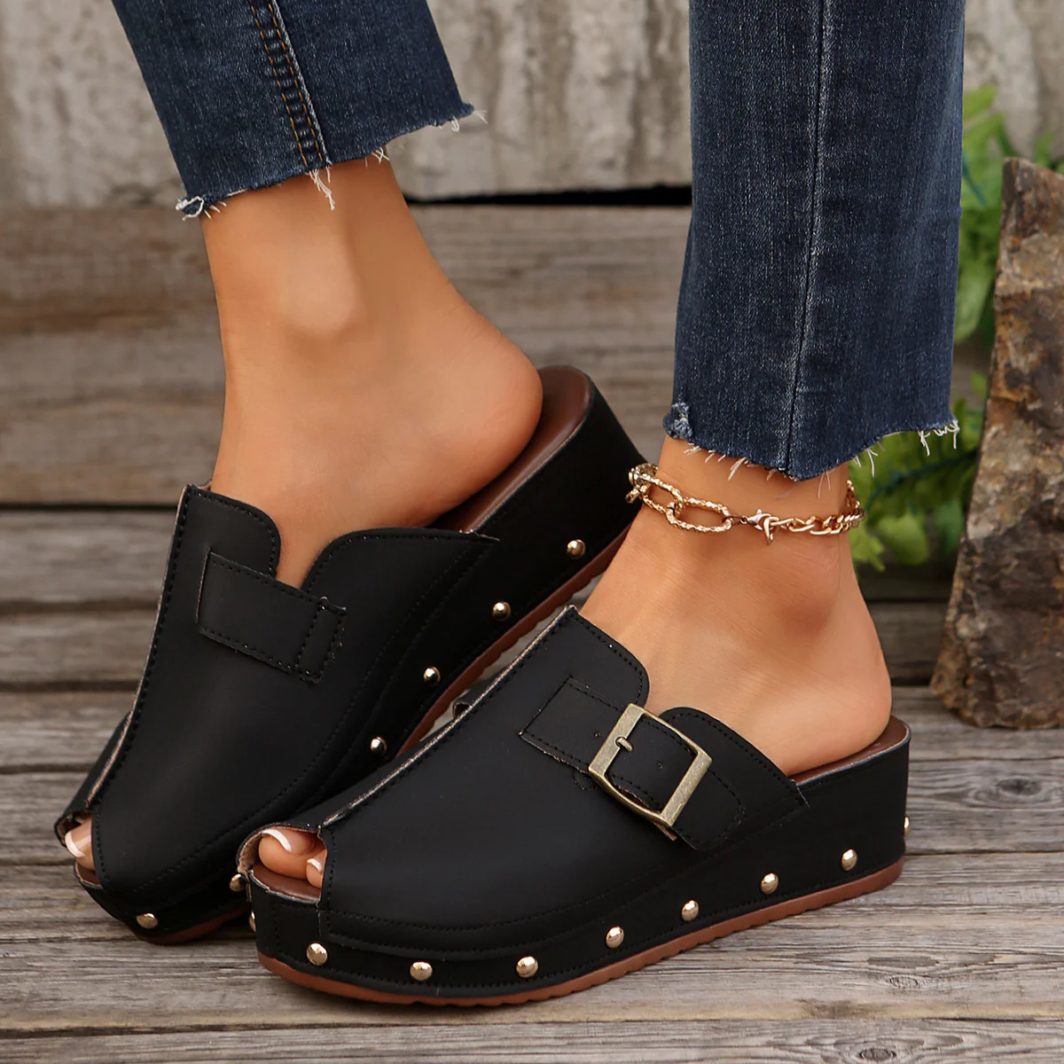 Damen Offene Clogs mit modischen Nieten und verstellbarem Riemen R&B