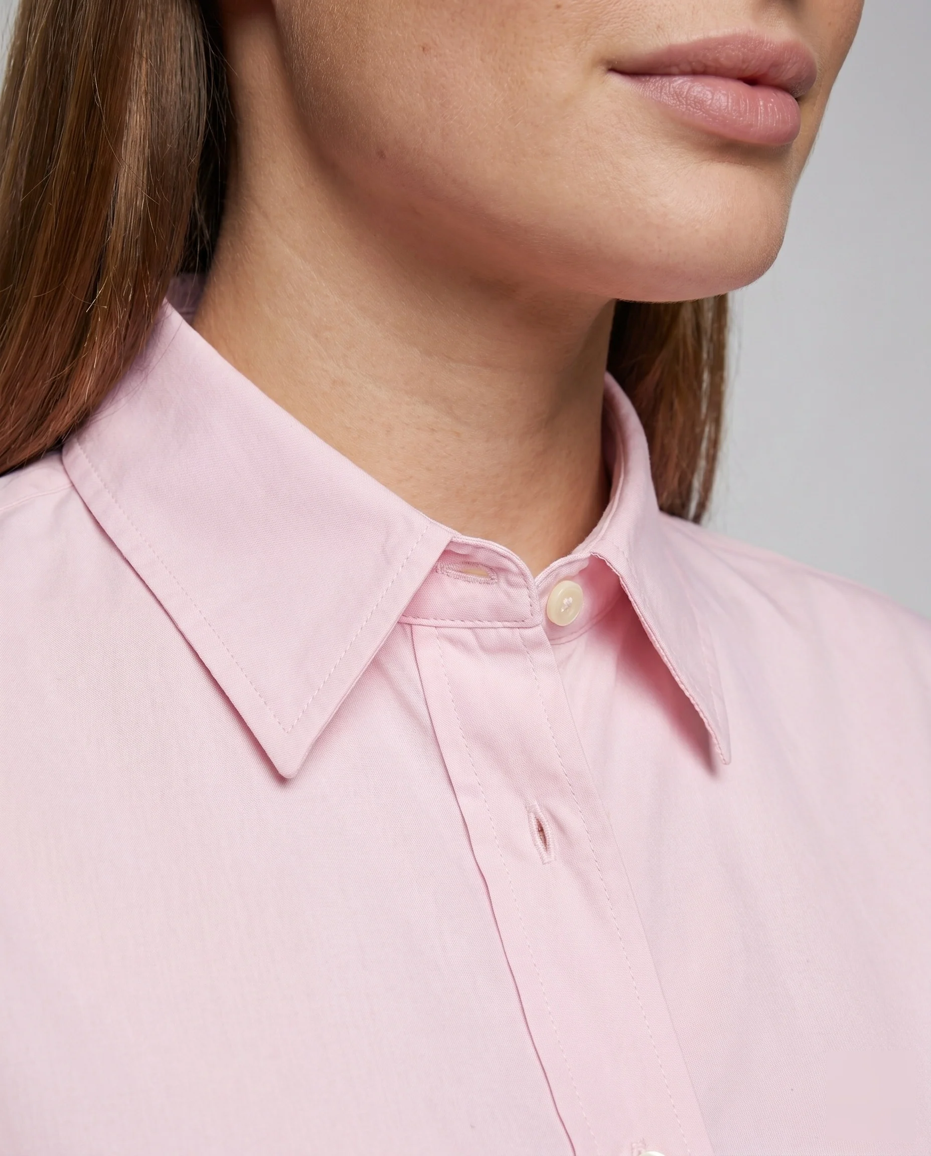 Damen oversized Hemdbluse mit leichten Rüschendetails - Image 3