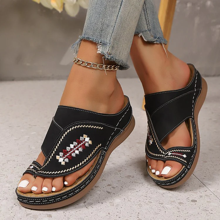 Damen Pantoletten im eleganten Boho-Stil mit komfortabler Fußbettung und aufwendiger Stickerei Heidi-Mode - Image 3