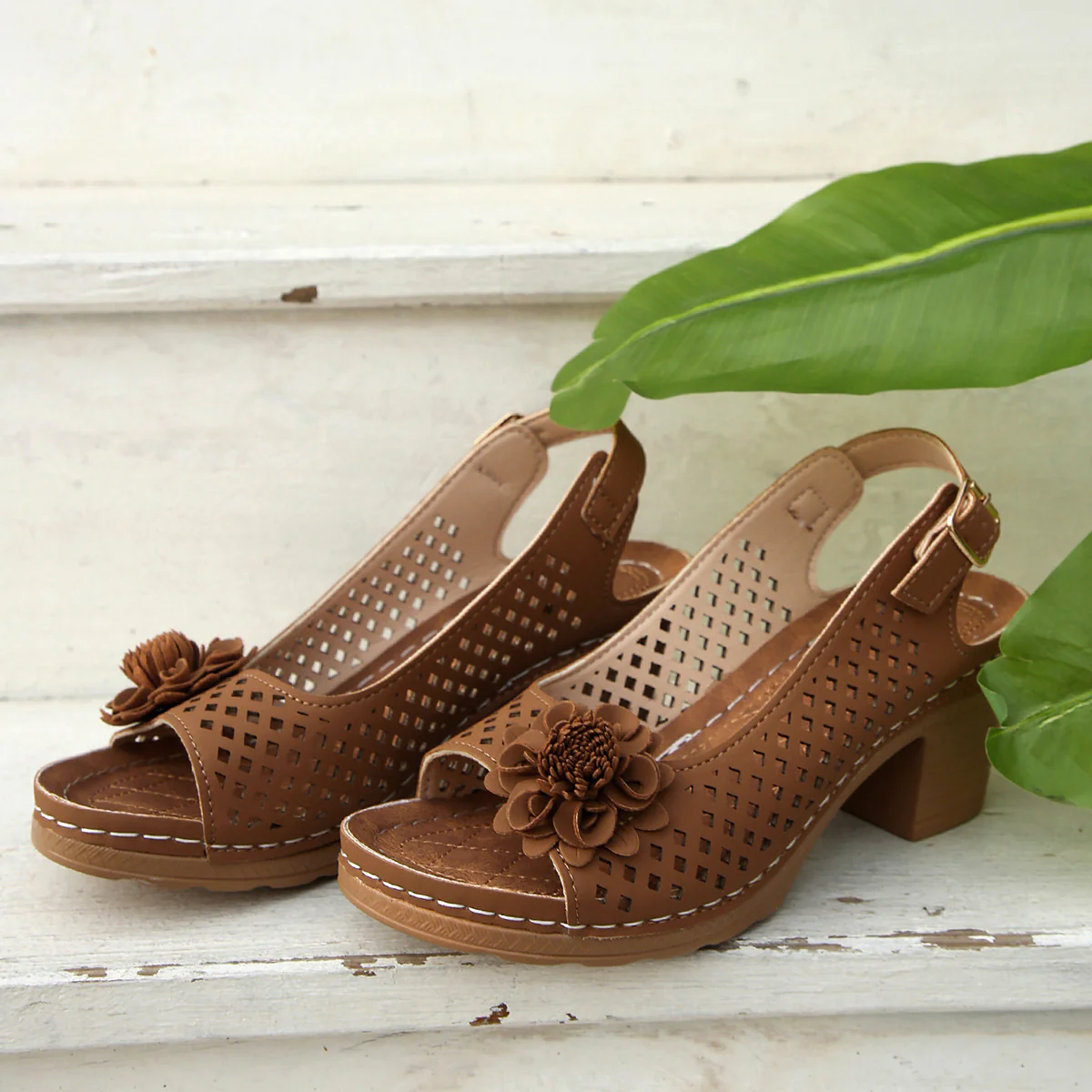 Damen Riemchen-Sandaletten mit floraler Applikation und komfortablem Blockabsatz R&B - Image 9