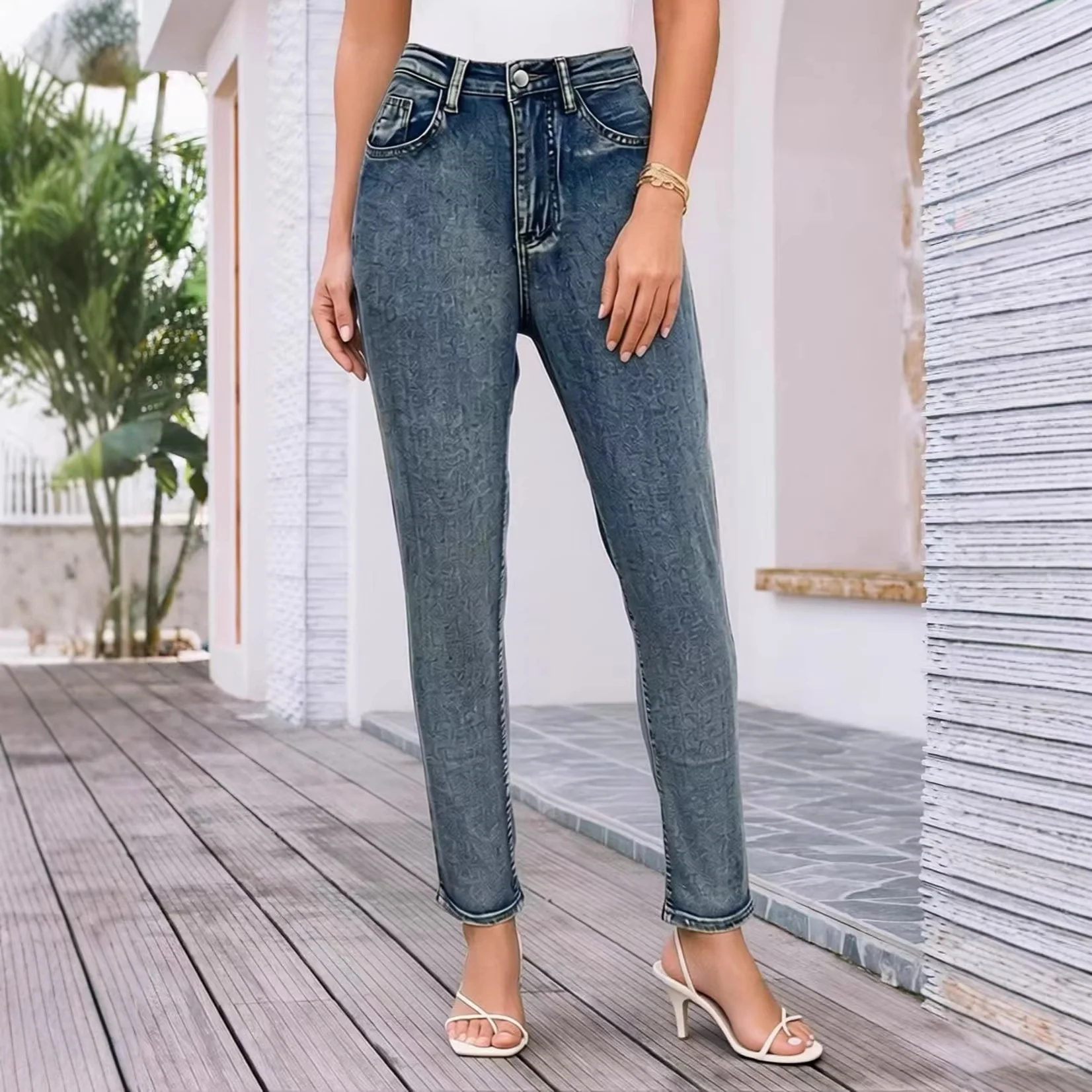 Damen Slim-Fit Jeans mit modernem Used-Effekt und hoher Taille R&B