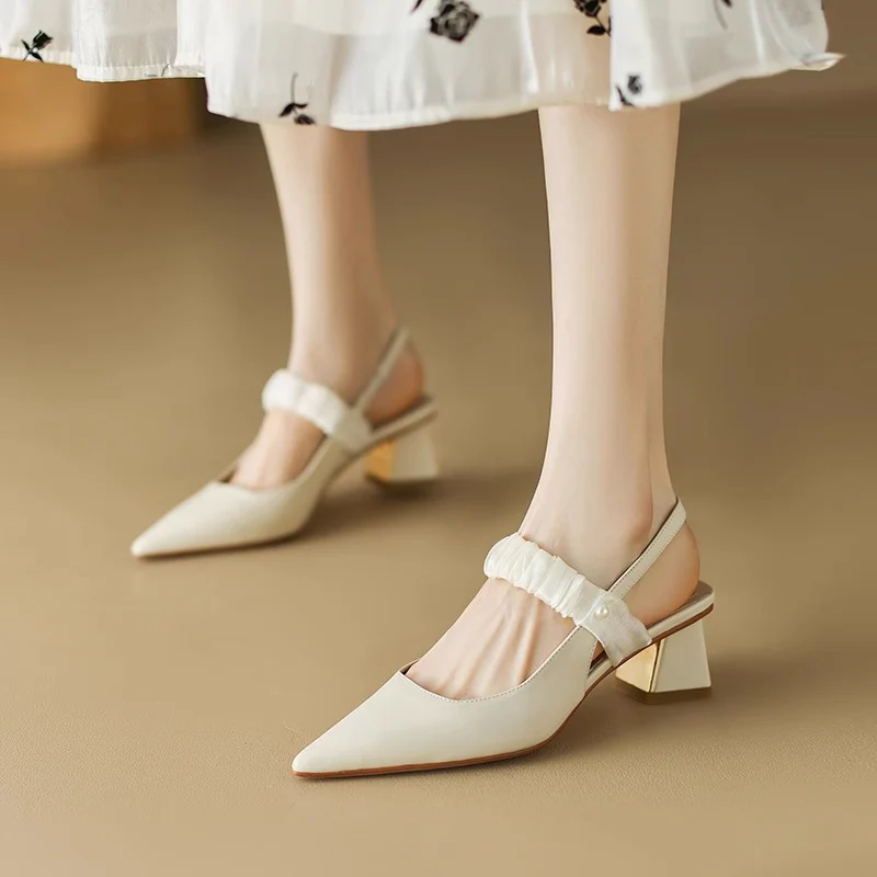 Damen Sling-Pumps mit dekorativem Riemchen und goldenem Blockabsatz R&B - Image 4