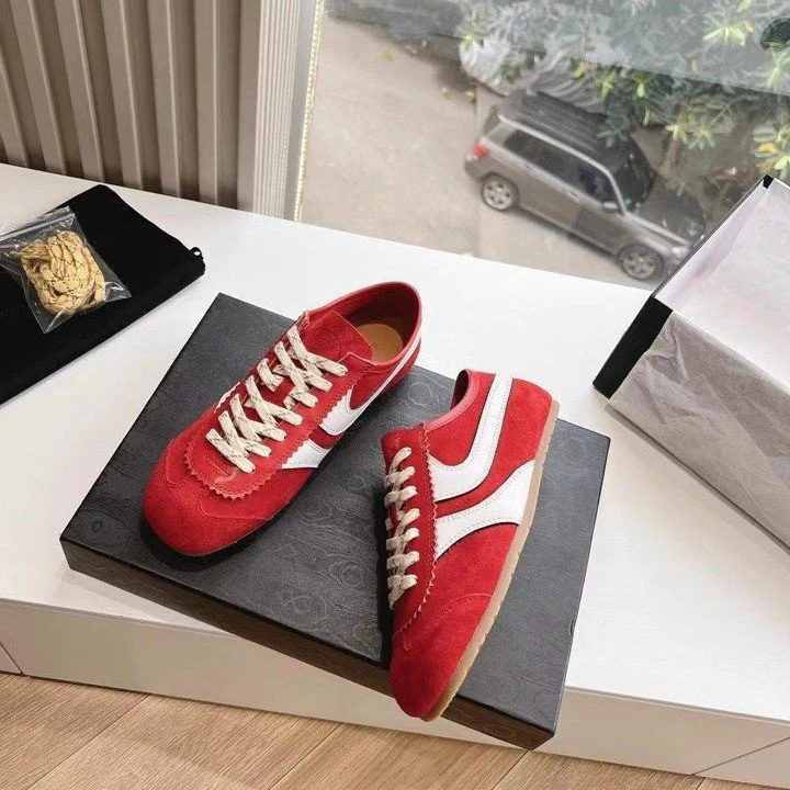 Damen Sneaker aus hochwertigem Wildleder mit trendigem Design und robustem Sohlenprofil R&B - Image 3