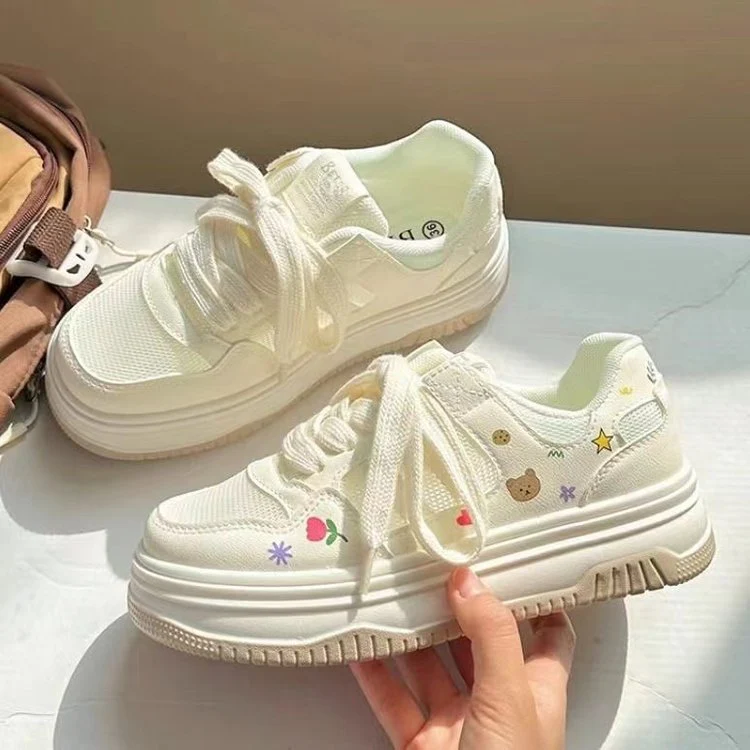 Damen Sneaker mit verspieltem Design und rutschfester Sohle R&B - Image 4