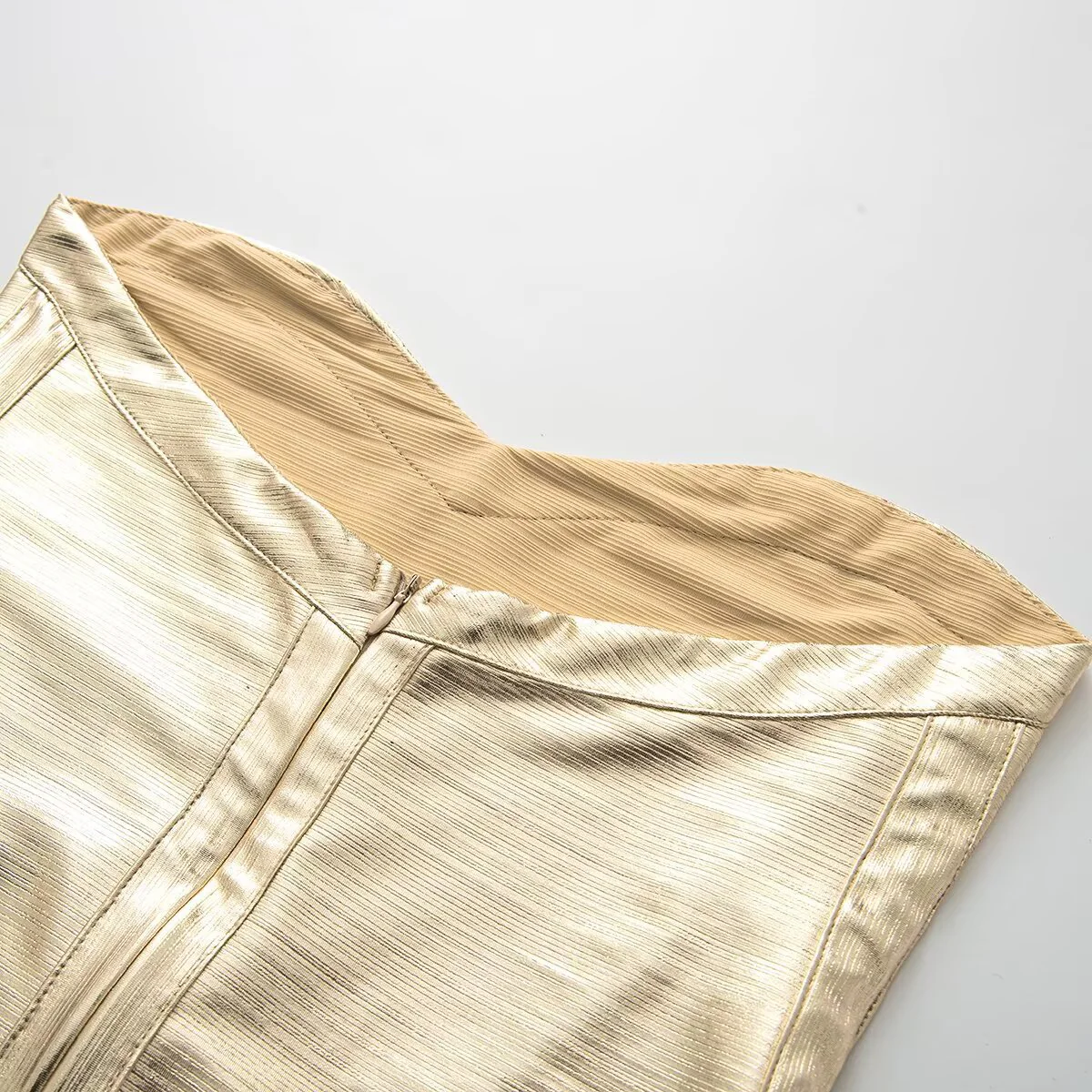Damen Sommerkleid im eleganten Metallic-Look mit herzförmigem Ausschnitt - Image 4