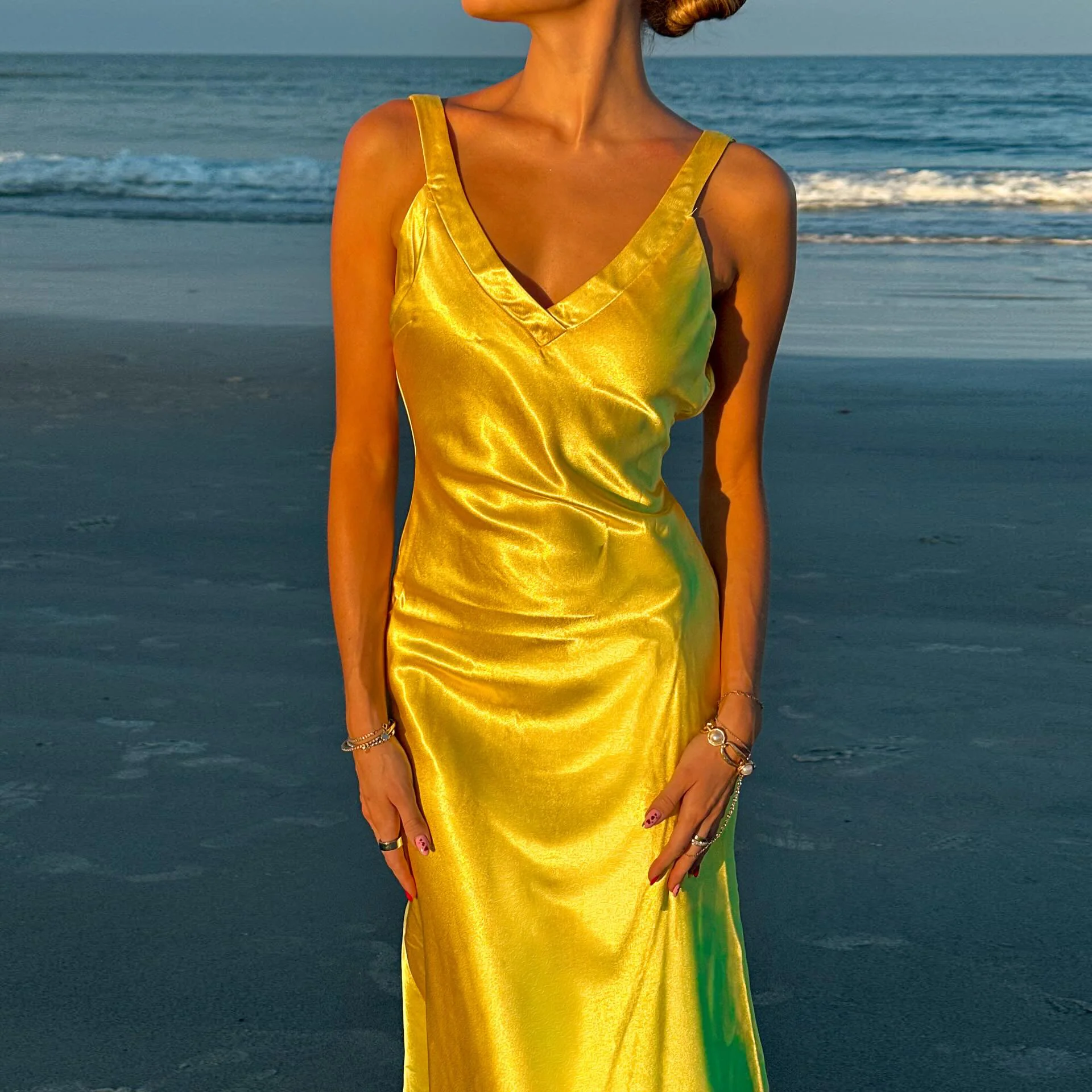 Damen Sommerliches Maxikleid mit elegantem V-Ausschnitt und fließender Silhouette R&B - Image 4