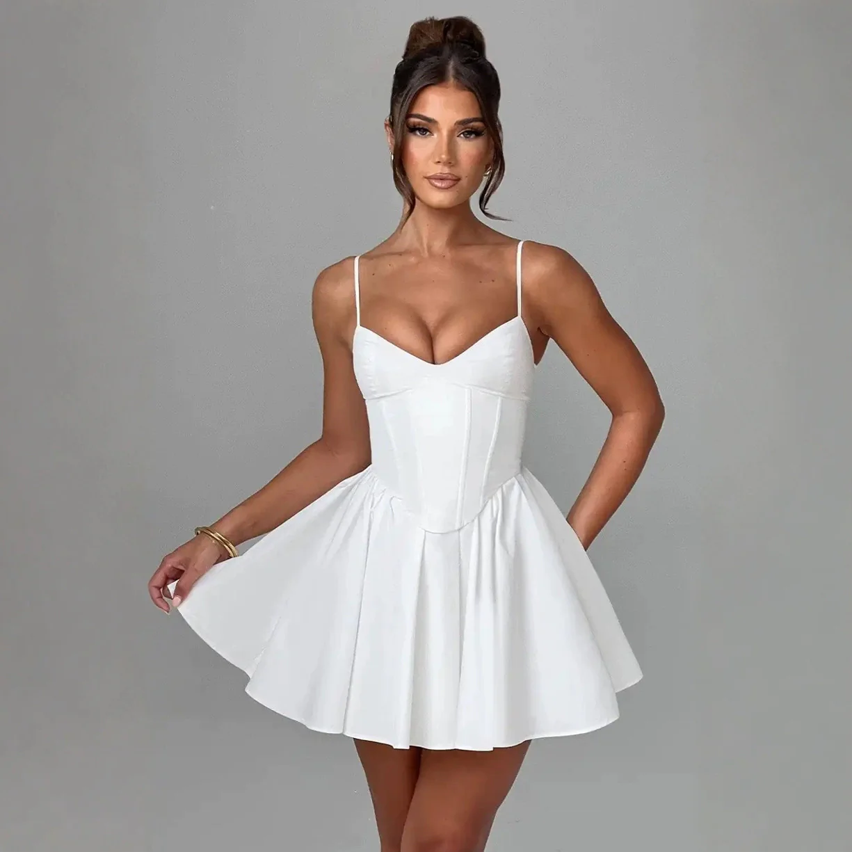 Damen Sommerliches Minikleid mit figurbetontem Oberteil und schwingendem Saum R&B
