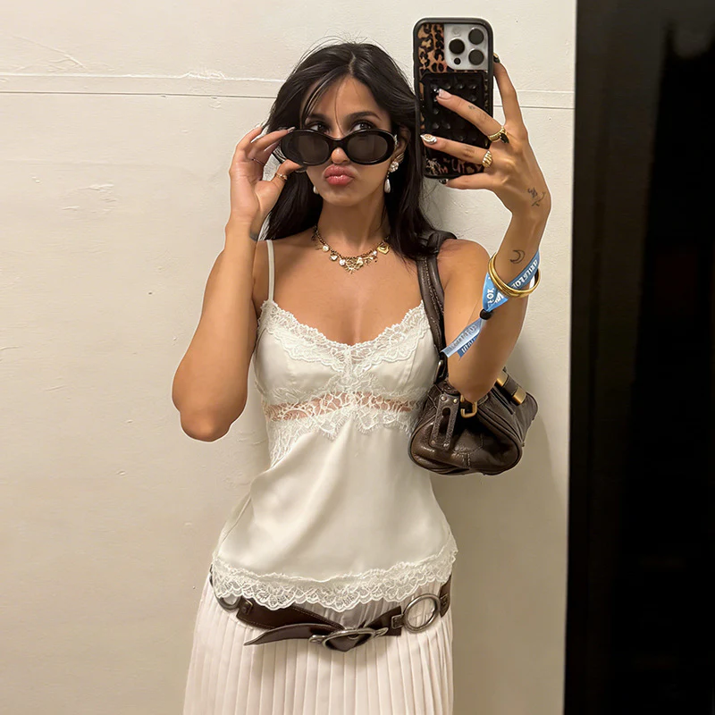 Damen Spitzen-Cami-Top mit verführerischem Schnitt und feinen Trägern R&B - Image 3