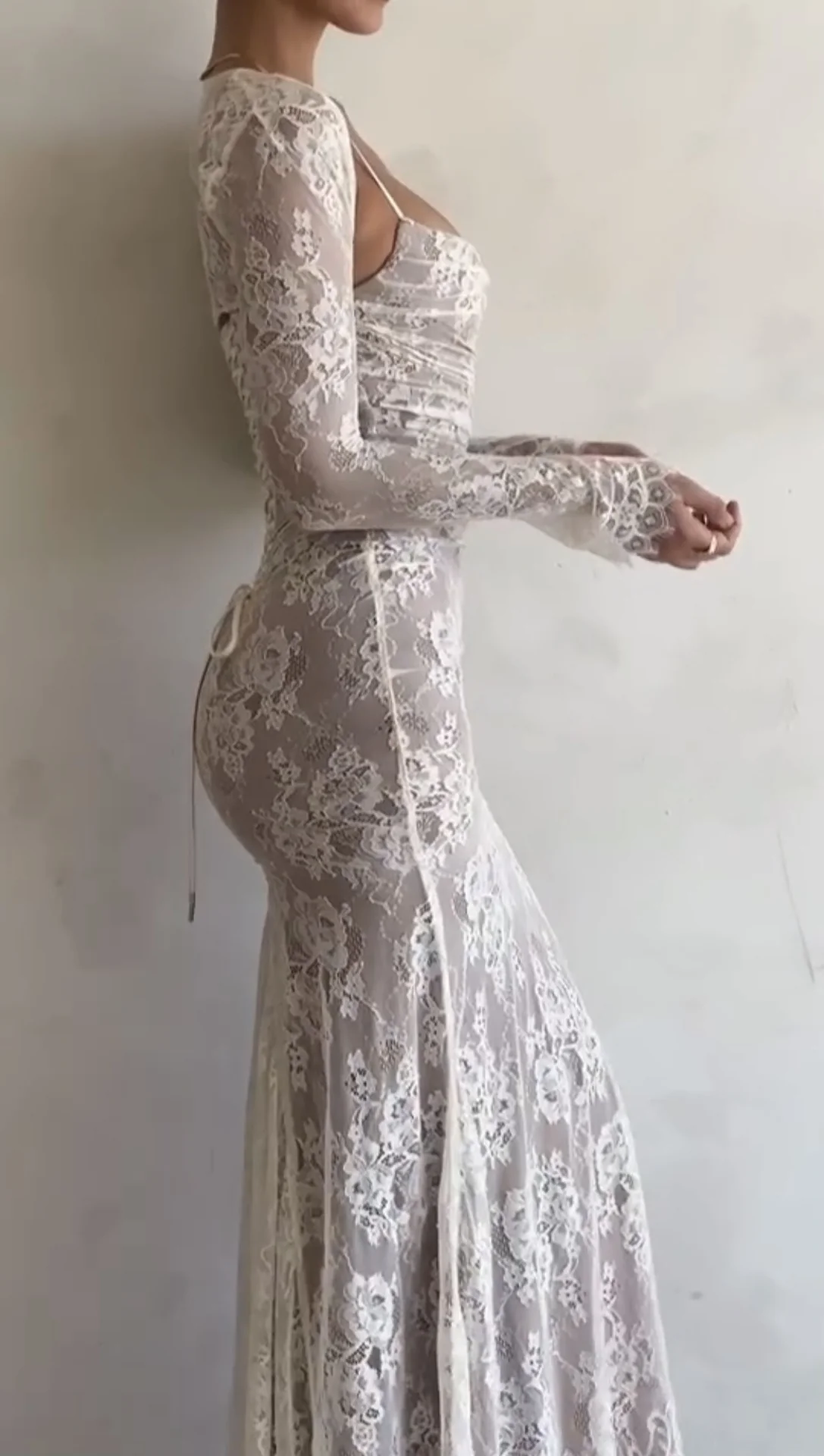 Damen Spitzen-Maxikleid mit eleganten Rüschendetails und tiefem Schlitz R&B - Image 3