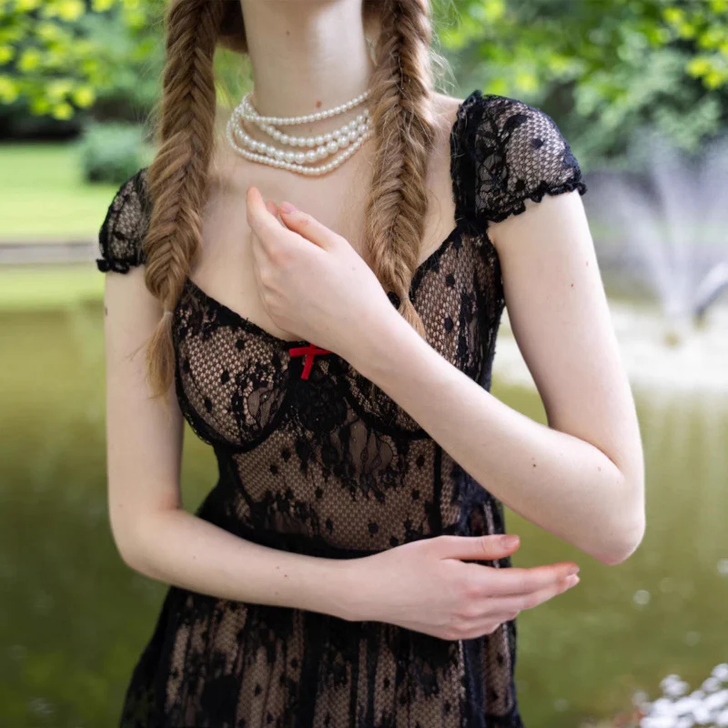 Damen Spitzenkleid mit verspielten Rüschendetails und transparentem Design R&B - Image 3