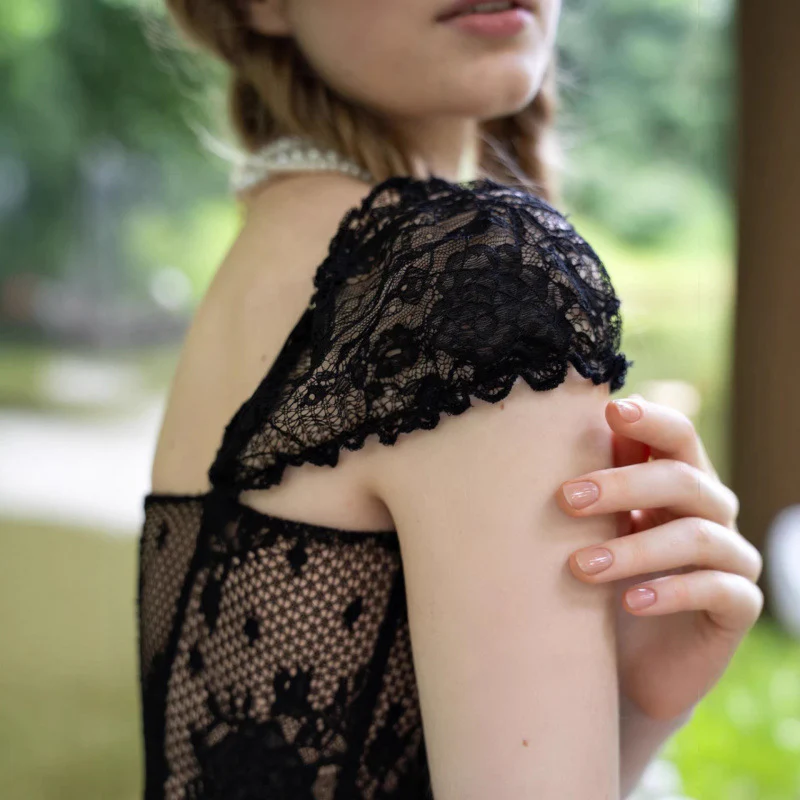 Damen Spitzenkleid mit verspielten Rüschendetails und transparentem Design R&B - Image 4