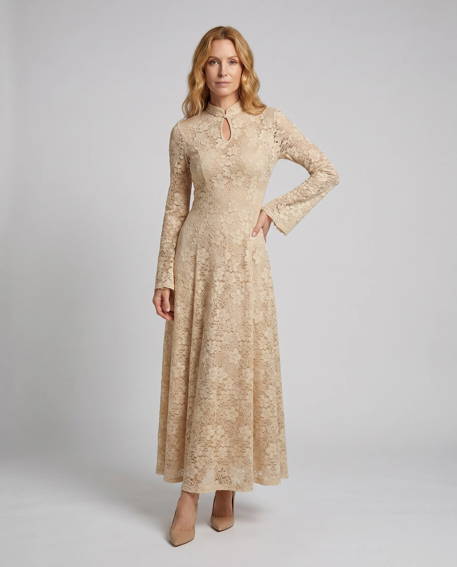 Damen Spitzenmaxikleid mit hochgeschlossenem Kragen und eleganter Knopfleiste R&B