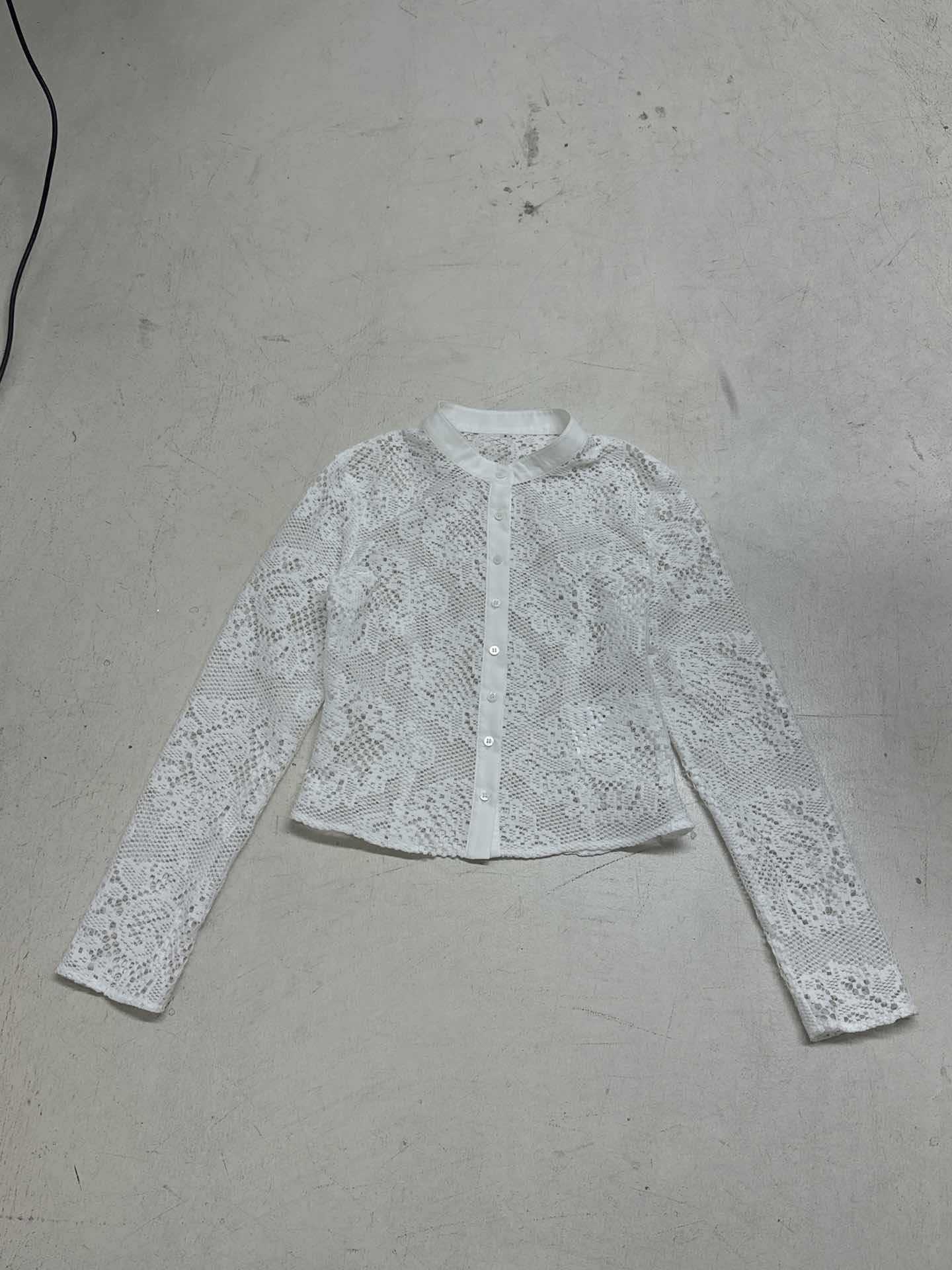 Damen Spitzenshirt mit elegantem Kragen und Knopfdetail R&B - Image 8