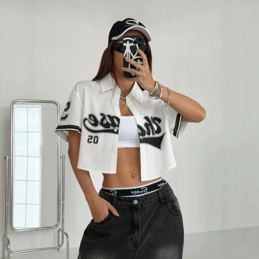 Damen Sportifarbenes Kurzarmshirt mit modernem Print R&B