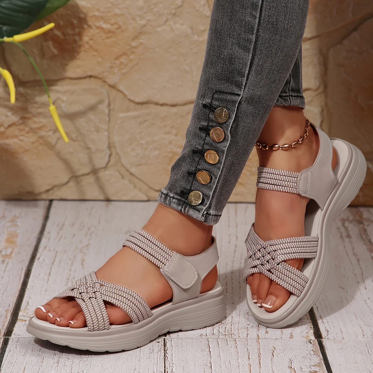 Damen Sportliche Sandalen mit geflochtenen Riemen und gepolsterter Sohle R&B - Image 6