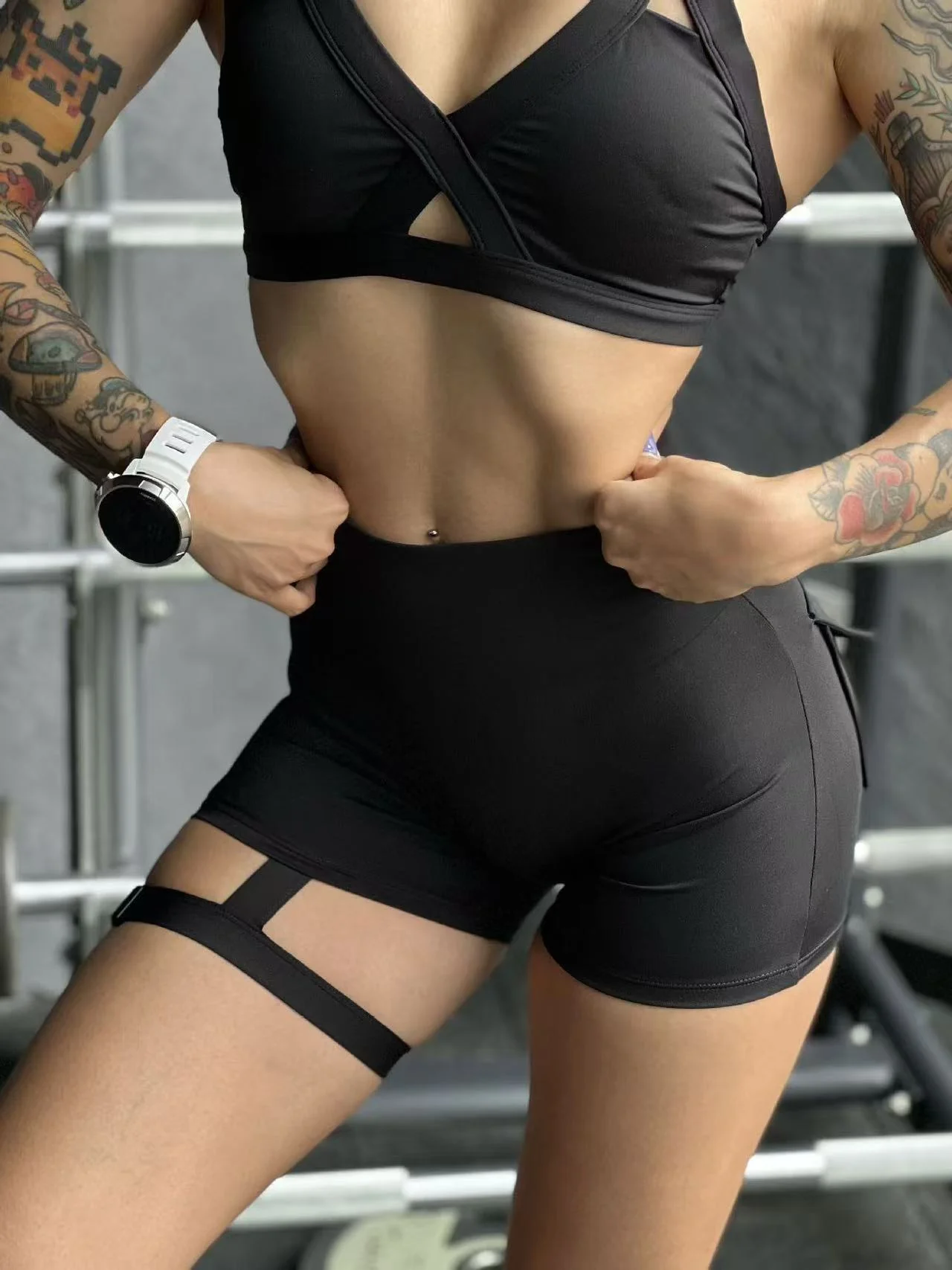 Damen Sportliche Shorts mit dekorativen Taschen und elastischem Bund R&B - Image 7