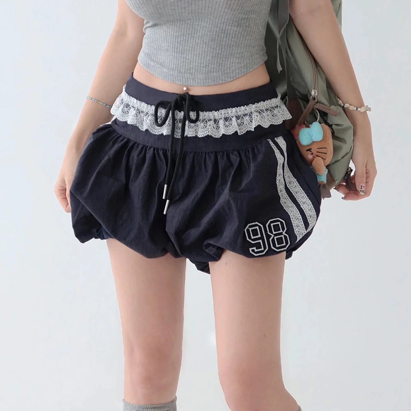 Damen sportliche Shorts mit Spitzenakzenten und elastischem Bund Heidi-Mode