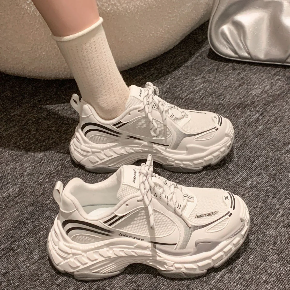 Damen sportliche Sneaker mit atmungsaktiver Mesh-Oberfläche und dämpfender Sohle R&B - Image 4