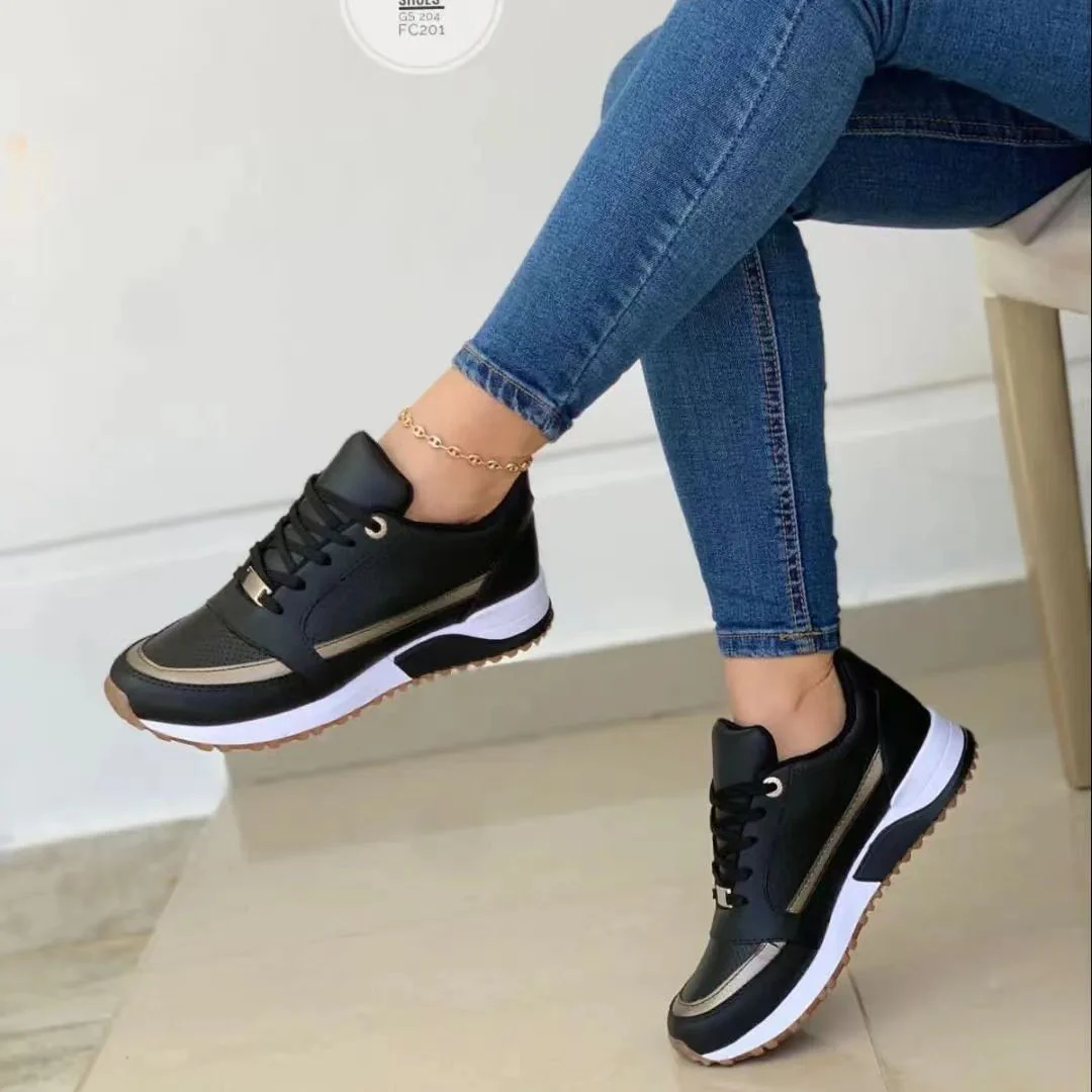 Damen Sportliche Sneakers mit eleganten Metallakzenten und atmungsaktiver Oberflächenstruktur R&B