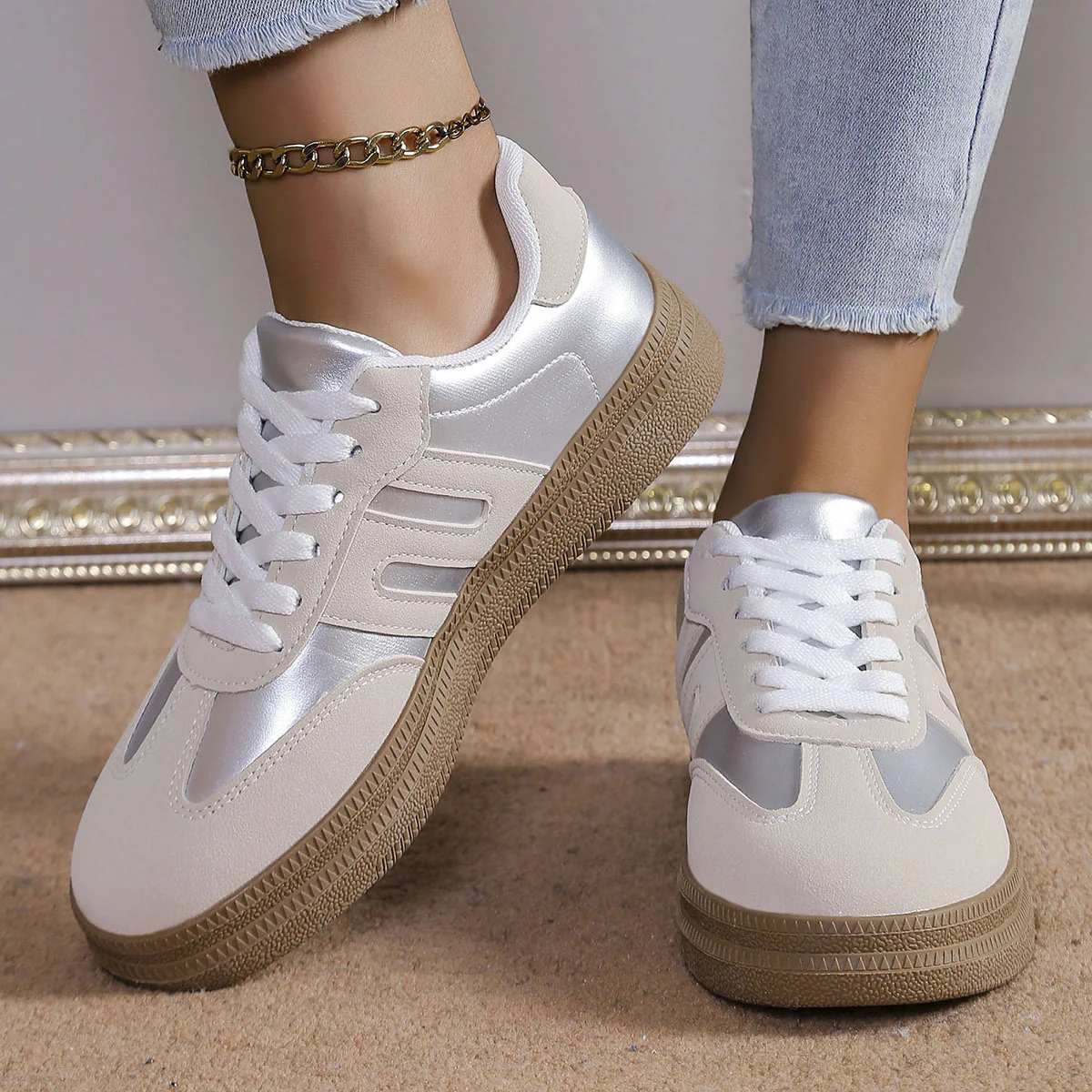 Damen Sportliche Sneakers mit satiniertem Obermaterial und Retro-Design R&B - Image 2
