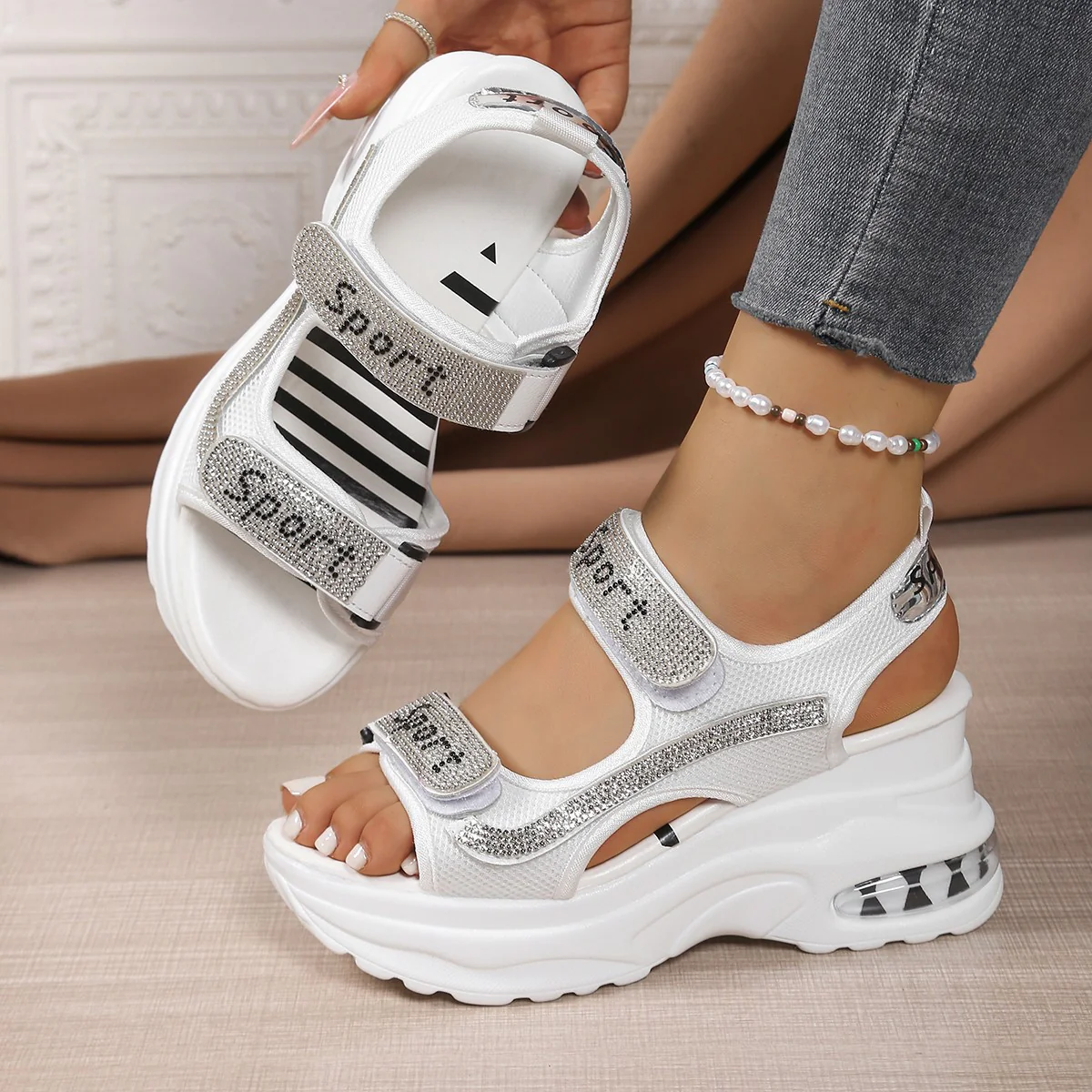 Damen Sportliche Wedge-Sandalen mit glitzernden Riemchen und komfortablem Fußbett R&B - Image 2