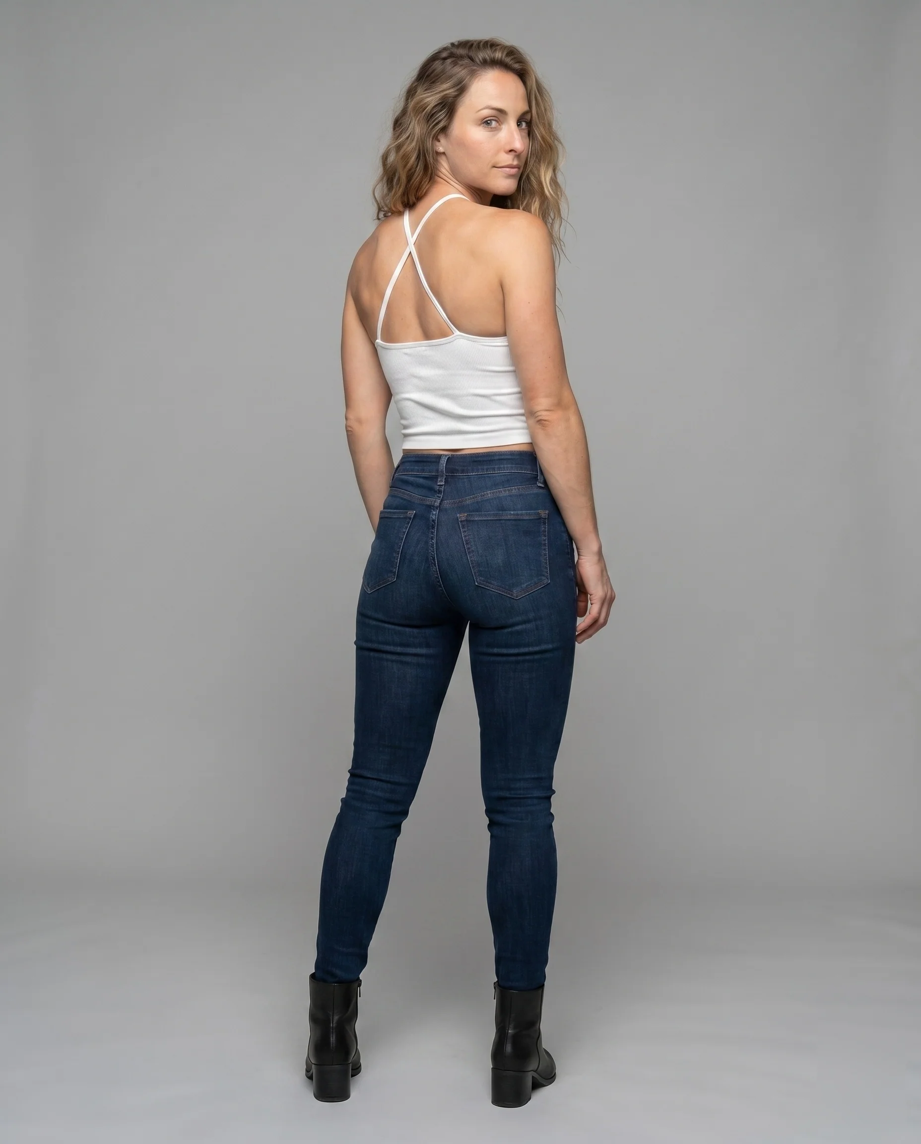Damen sportliches Crop-Top mit tiefem Ausschnitt und elastischem Bund - Image 4