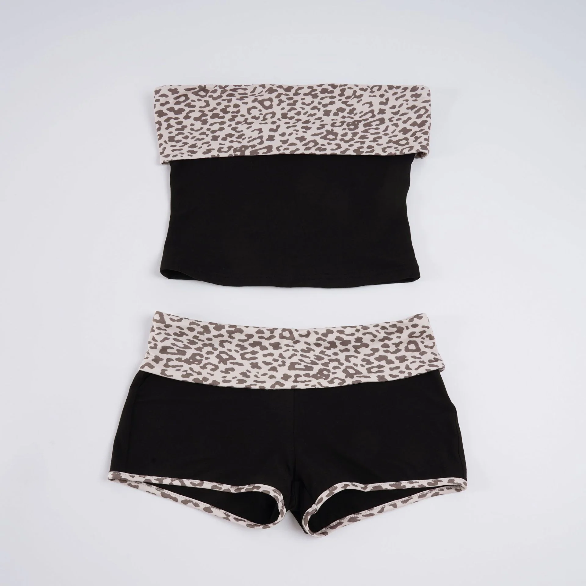 Damen Sportliches Crop-Top und Shorts-Set im modernen Leopardenmuster R&B - Image 7