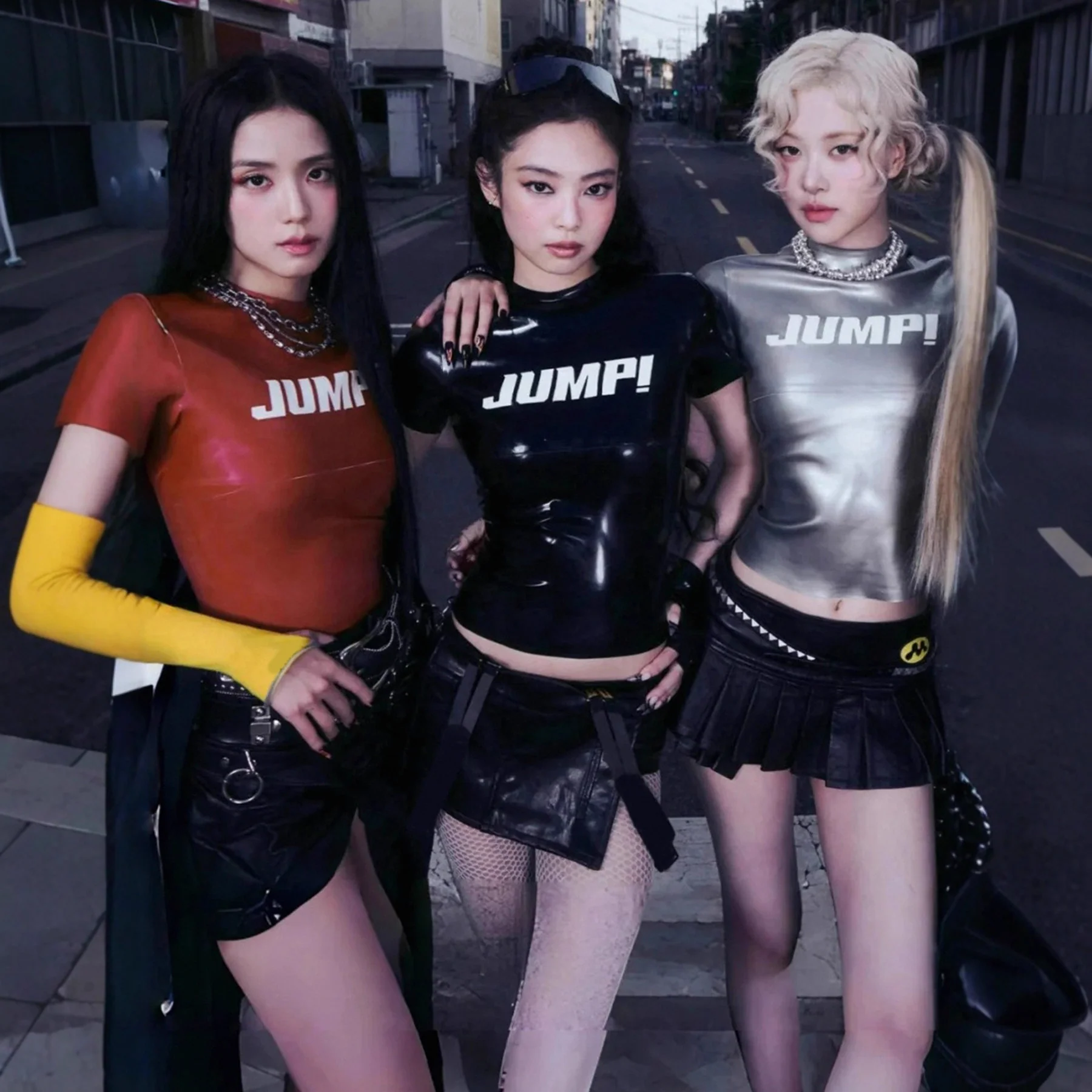Damen Sportshirt aus glänzendem Material R&B