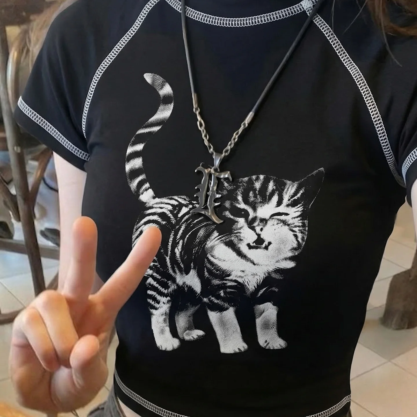 Damen T-Shirt mit kreativem Katzenmotiv und sportlichem Schnitt R&B - Image 2