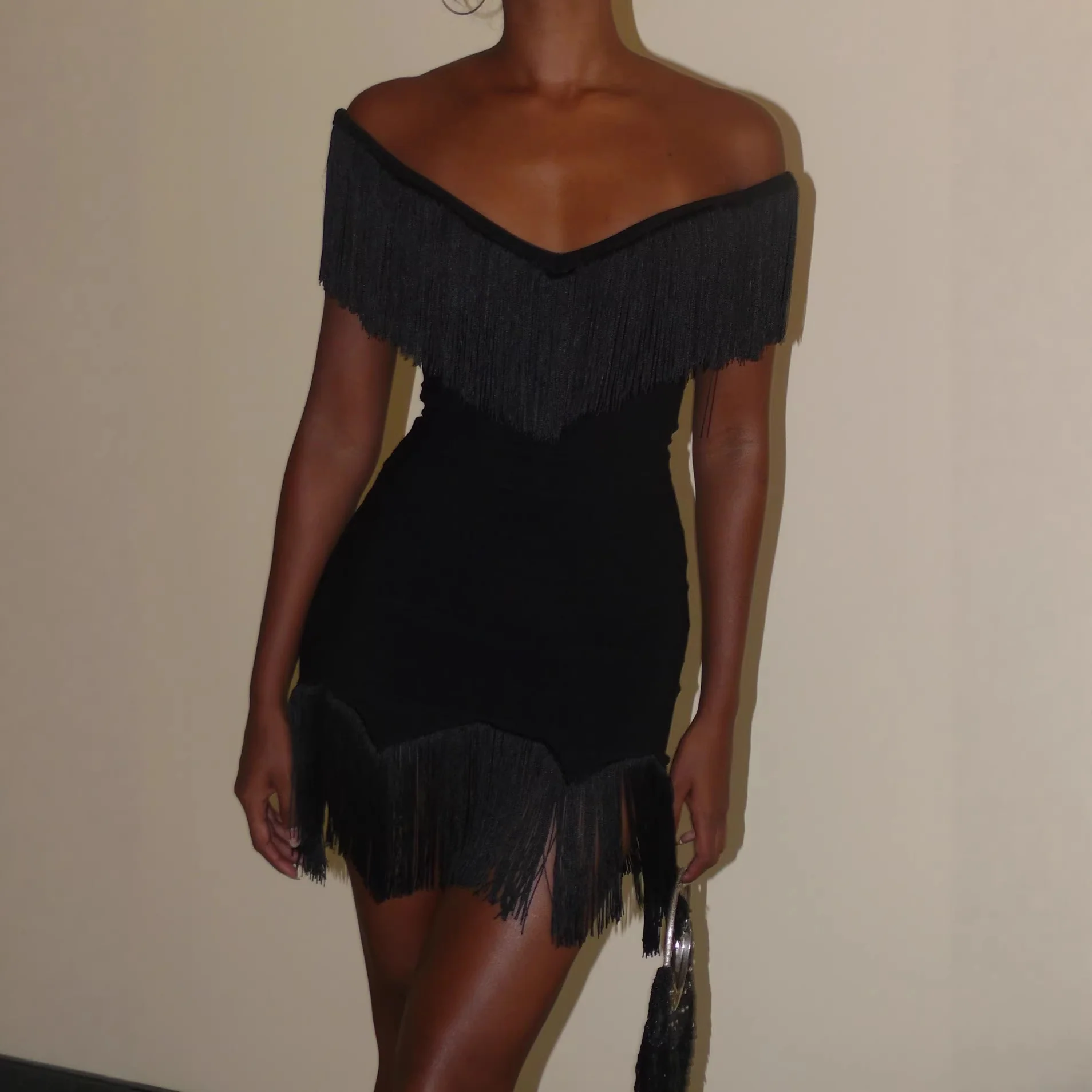 Damen Top mit fransigem Detail und Off-Shoulder-Design R&B