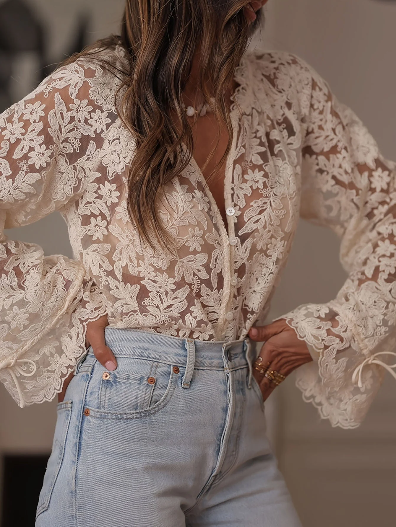 Damen transparente Bluse mit floralen Stickereien und weiten Ärmeln R&B - Image 5