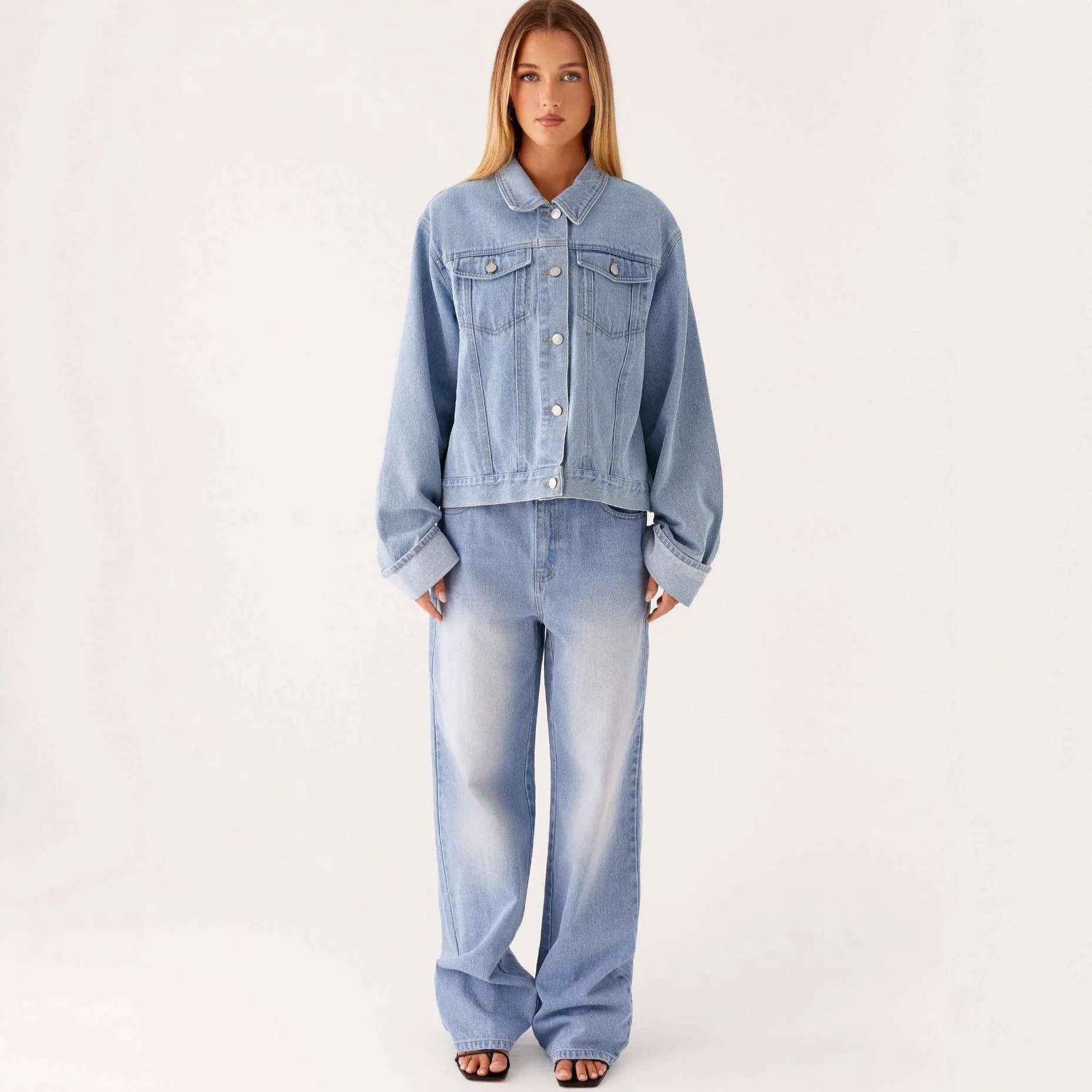 Damen trendige Denimjacke im lässigen Schnitt mit aufgesetzten Taschen und Knopfdetails R&B - Image 3