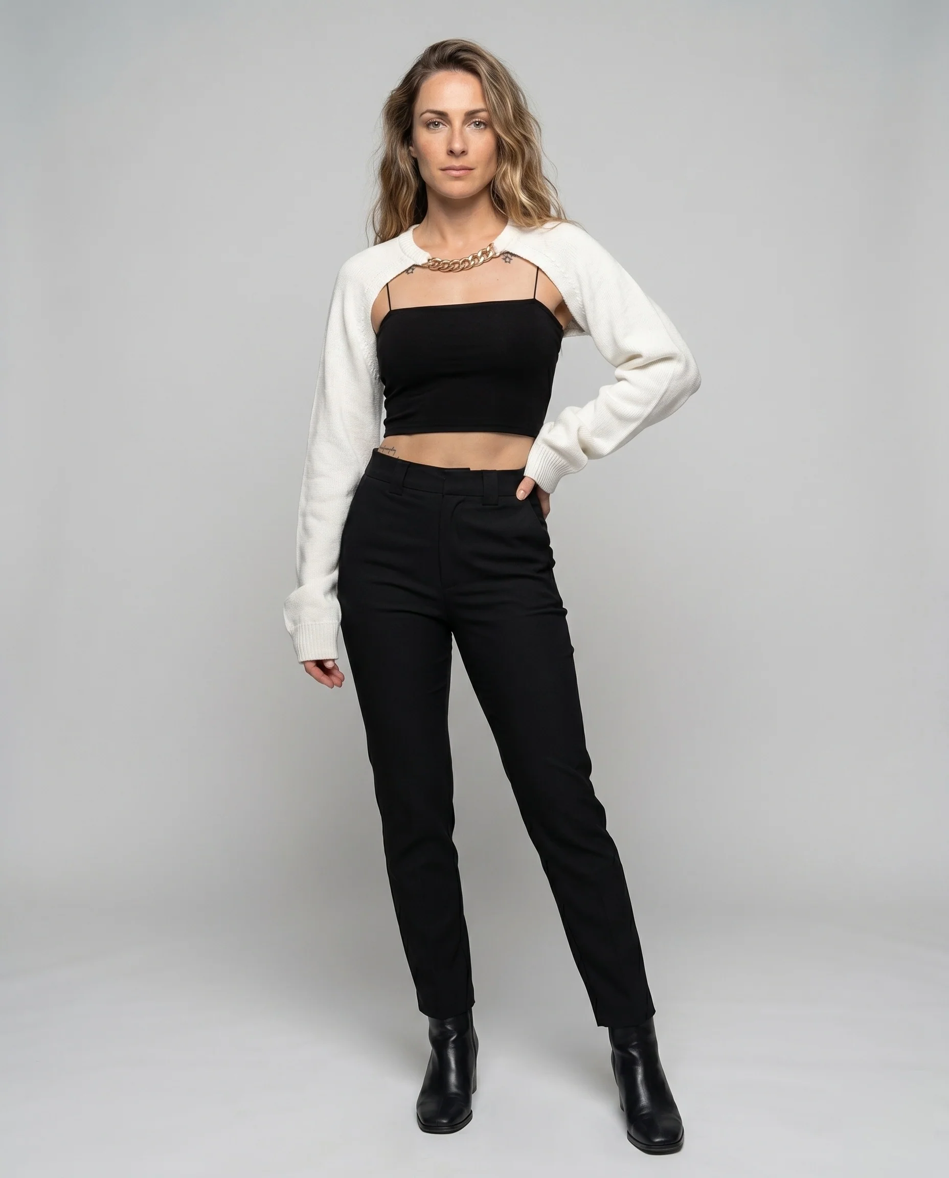 Damen trendiges Crop-Top mit modischem Kettendetail und weitem Ärmel