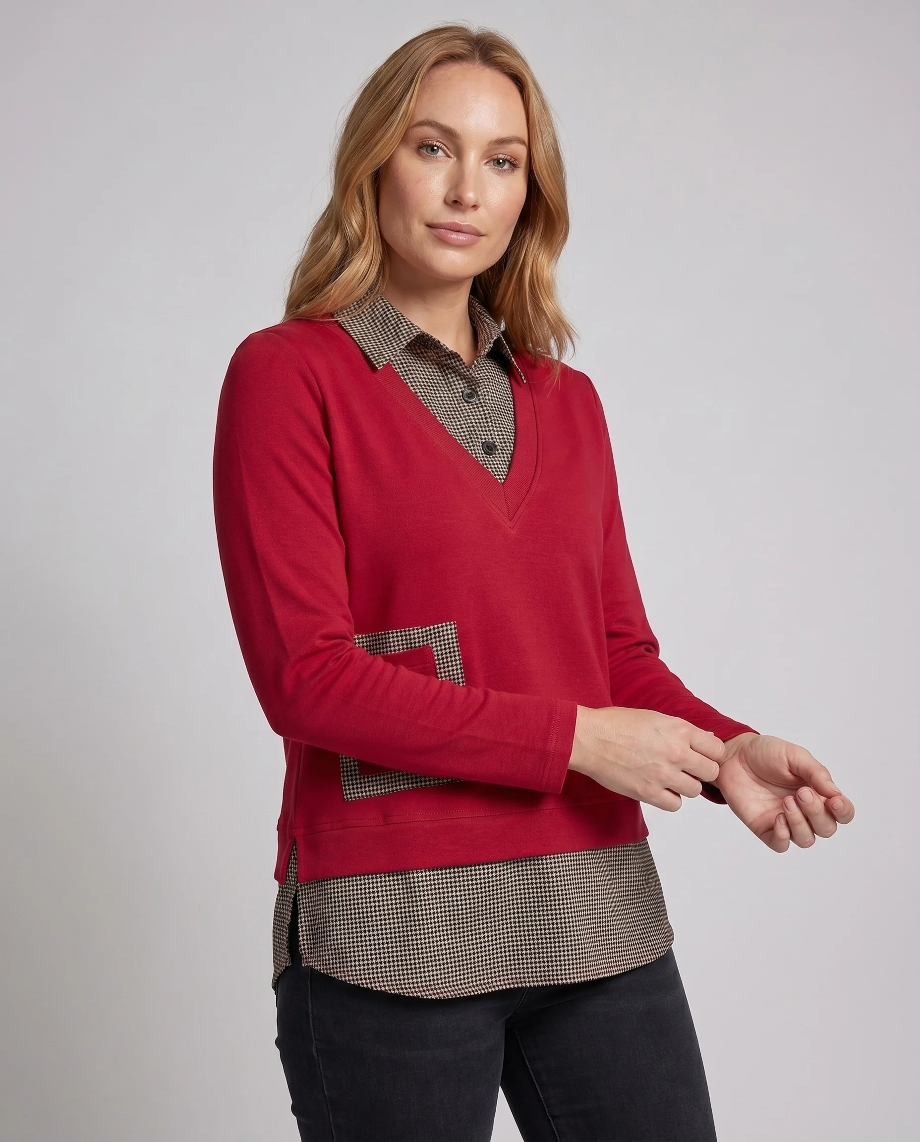 Damen V-Ausschnitt Bluse mit Karomuster und angedeuteter Tasche R&B - Image 2