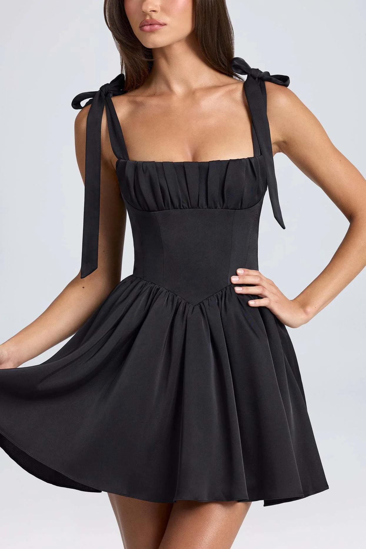 Damen Verspieltes Kurzkleid mit zarten Schleifen-Trägern und gerafftem Rock R&B - Image 9