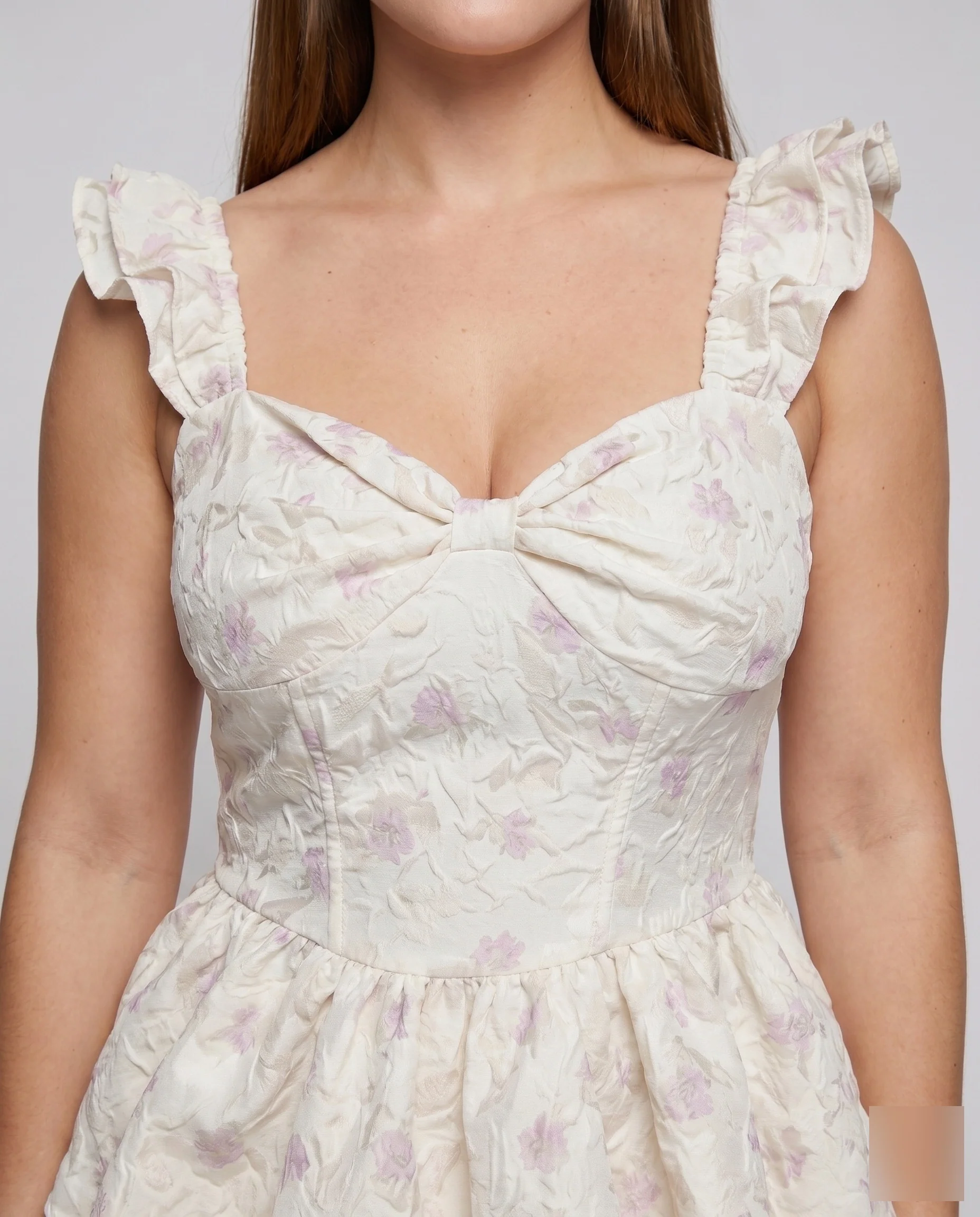Damen Verspieltes Rüschenkleid mit voluminösem Rock und tailliertem Oberteil - Image 3