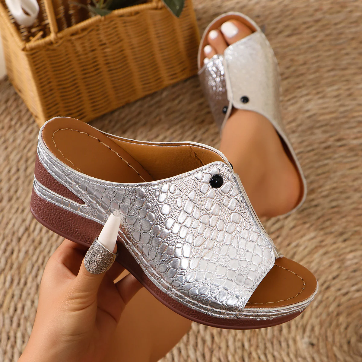 Damen Wedge-Pantoletten mit elegantem Krokodil-Look und komfortabler Sohle R&B - Image 4