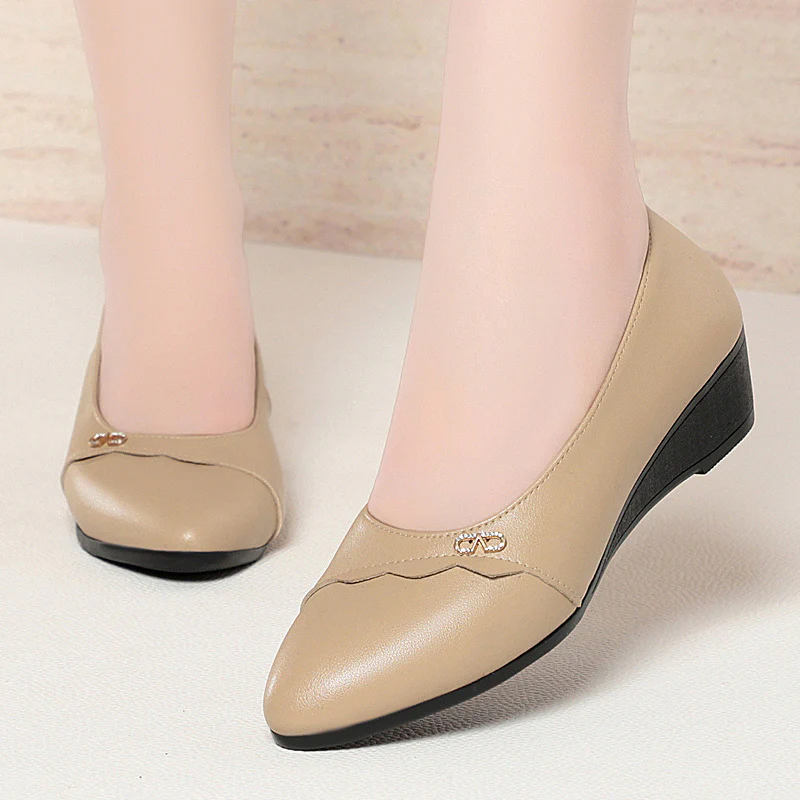 Damen Wedge Pumps mit elegantem Wellenmuster und modischem Schmuckdetail R&B - Image 2