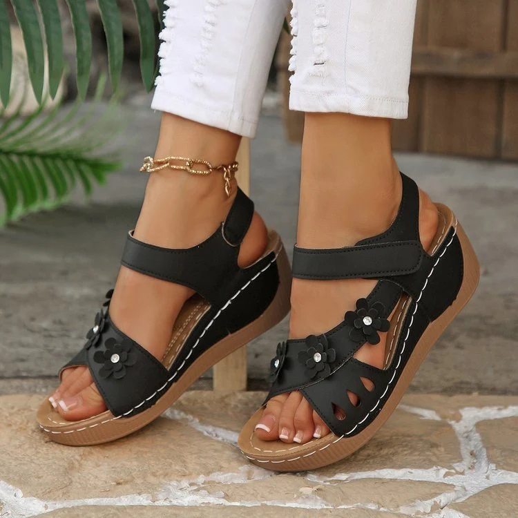Damen Wedge-Sandalen mit dekorativen Blumenapplikationen und verstellbaren Riemen R&B - Image 5