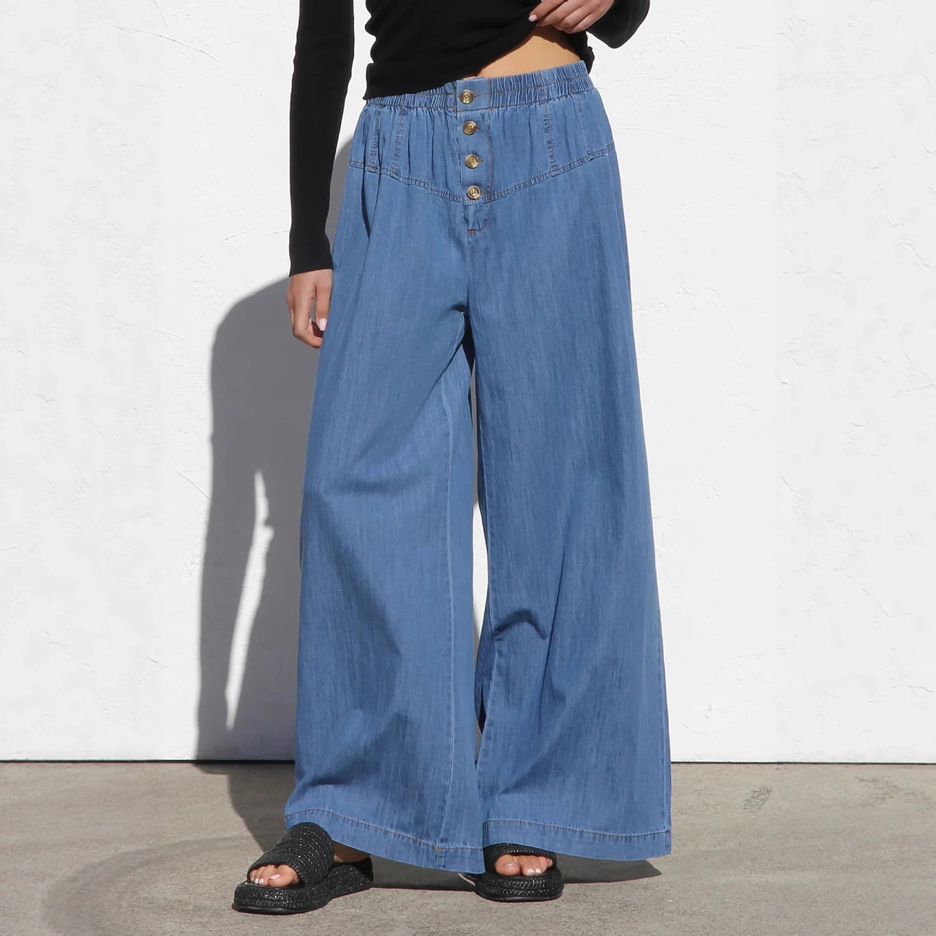 Damen weite Denim-Hotpants mit elastischem Bund und Knopfdetails R&B - Image 6