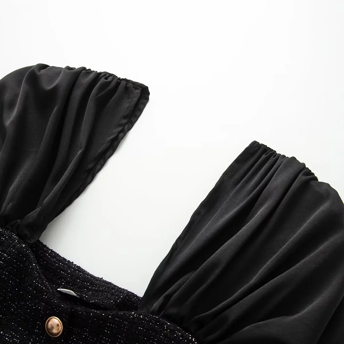 Damen Wickelbluse mit voluminösen Puffärmeln und dekorativen Knopfdetails R&B - Image 3